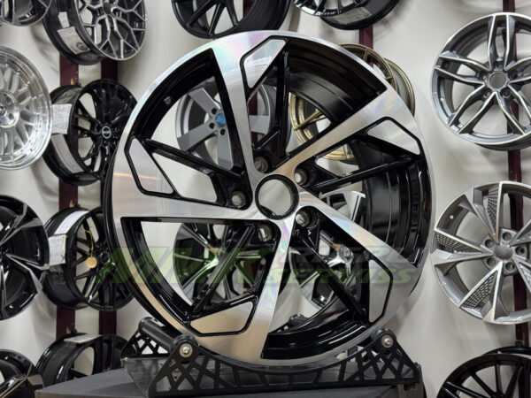 R18X8 5X112 ET39 66.5 XE139 (BK5366) Black Polished (MB) - Aluminija A riepas