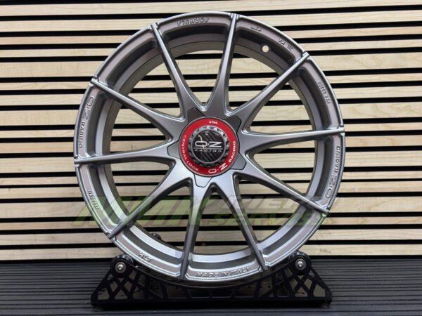 R17X7.5 5X112 ET50 75.0 OZ Racing Formula HLT Grigio Corsa - Aluminija A riepas