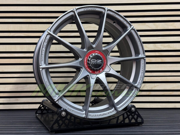 R17X7.5 5X112 ET50 75.0 OZ Racing Formula HLT Grigio Corsa - Aluminija A riepas