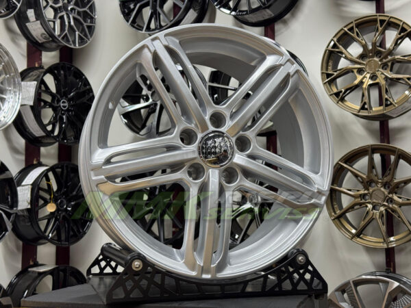 R19X8.5 5X112 ET35 66.5 XF657 (BY482) Silver (SI) - Aluminija A riepas