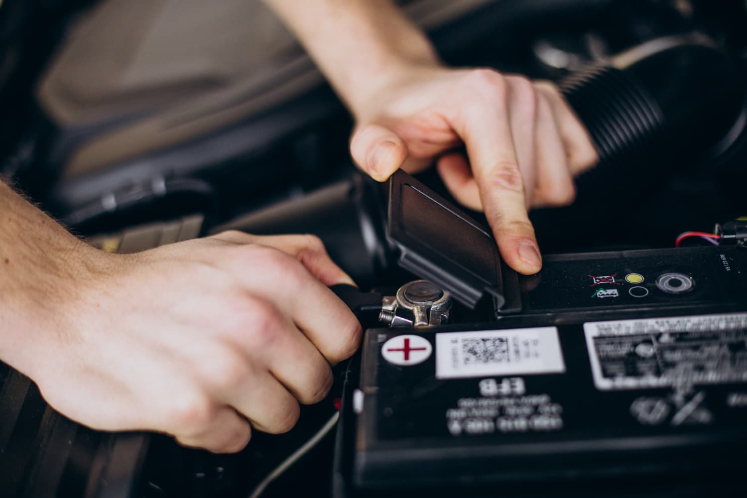 Cik ilgi jālādē auto akumulators