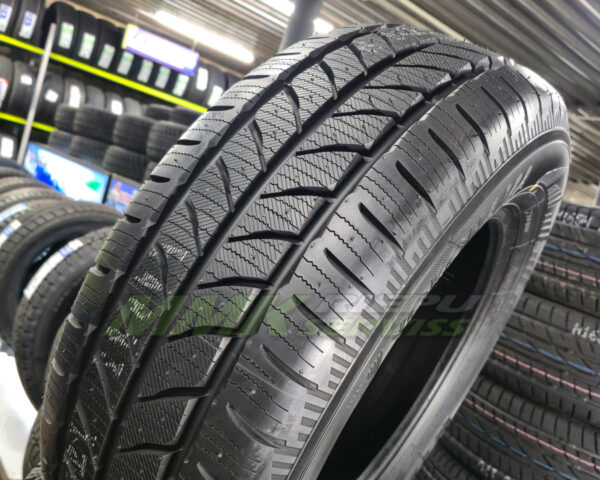 205/65R16C Yokohama W.drive WY01 107/105T - Vissezonas riepas / Ziemas riepas