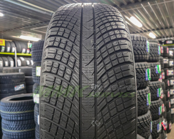 235/55R19 Yokohama ADVAN Winter V907 105V XL - Vissezonas riepas / Ziemas riepas