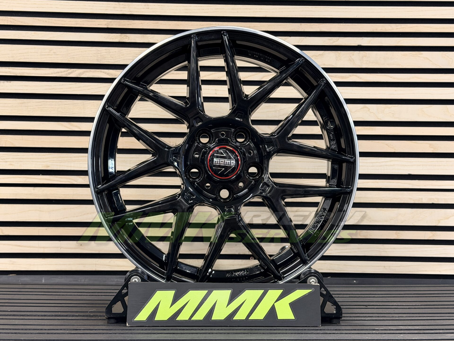 R17X7.5 5X112 ET35 79.5 Momo Competizione Glossy Black Polished Lip - Aluminija A riepas