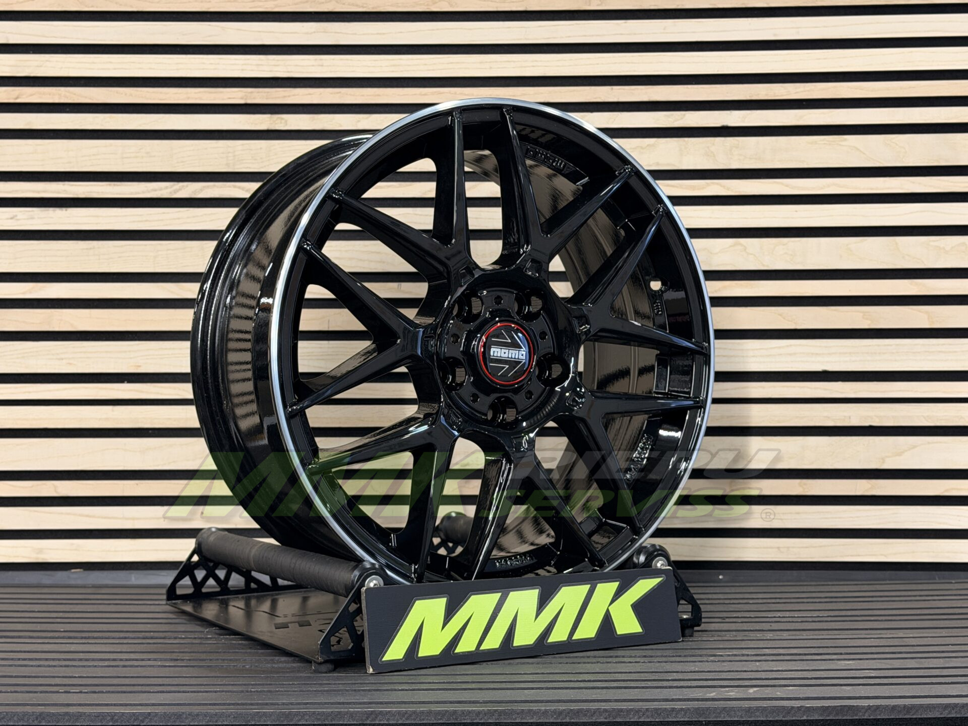 R17X7.5 5X112 ET35 79.5 Momo Competizione Glossy Black Polished Lip - Aluminija A riepas