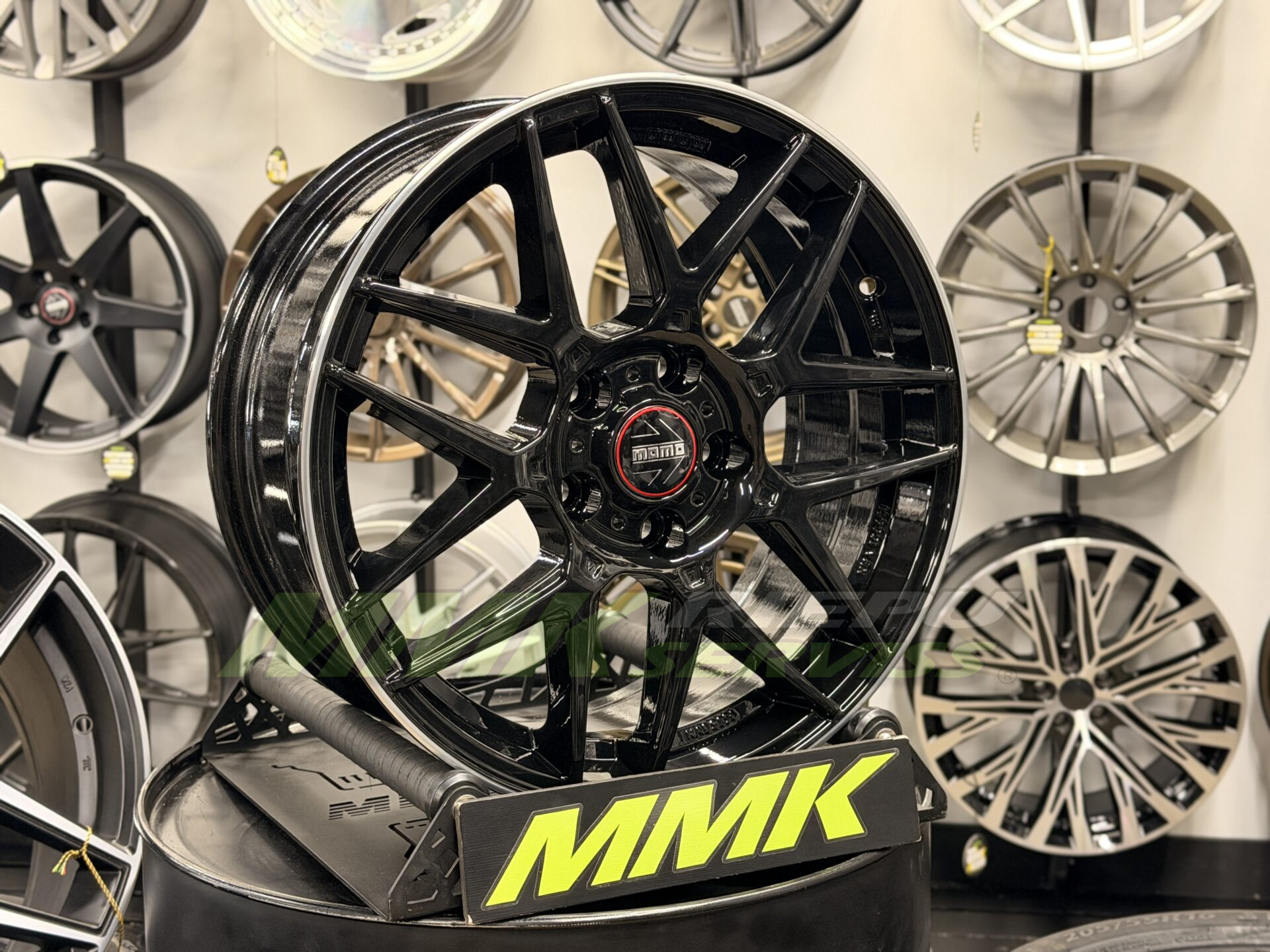 R17X7.5 5X112 ET35 79.5 Momo Competizione Glossy Black Polished Lip - Aluminija A riepas