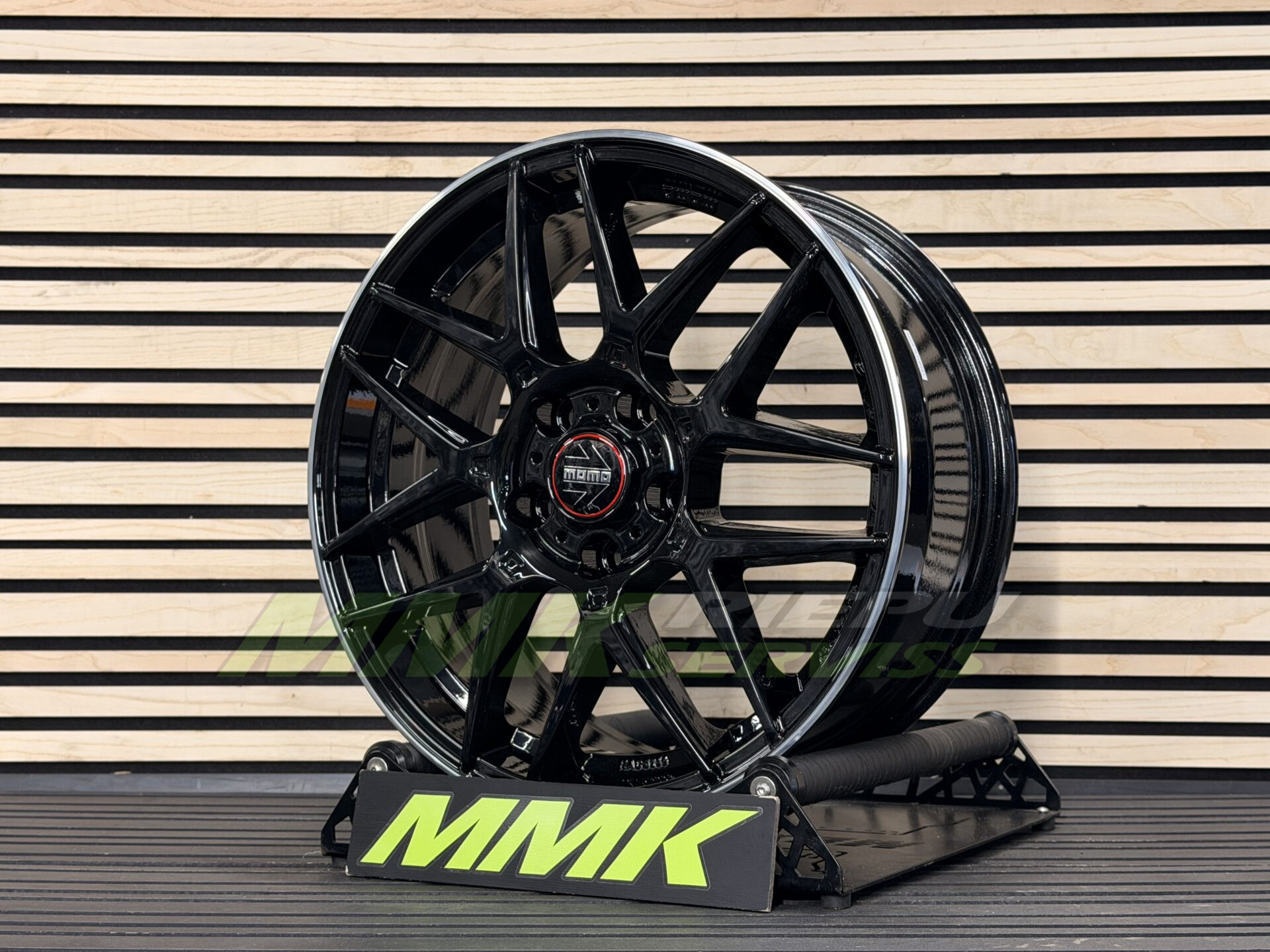 R17X7.5 5X112 ET35 79.5 Momo Competizione Glossy Black Polished Lip - Aluminija A riepas