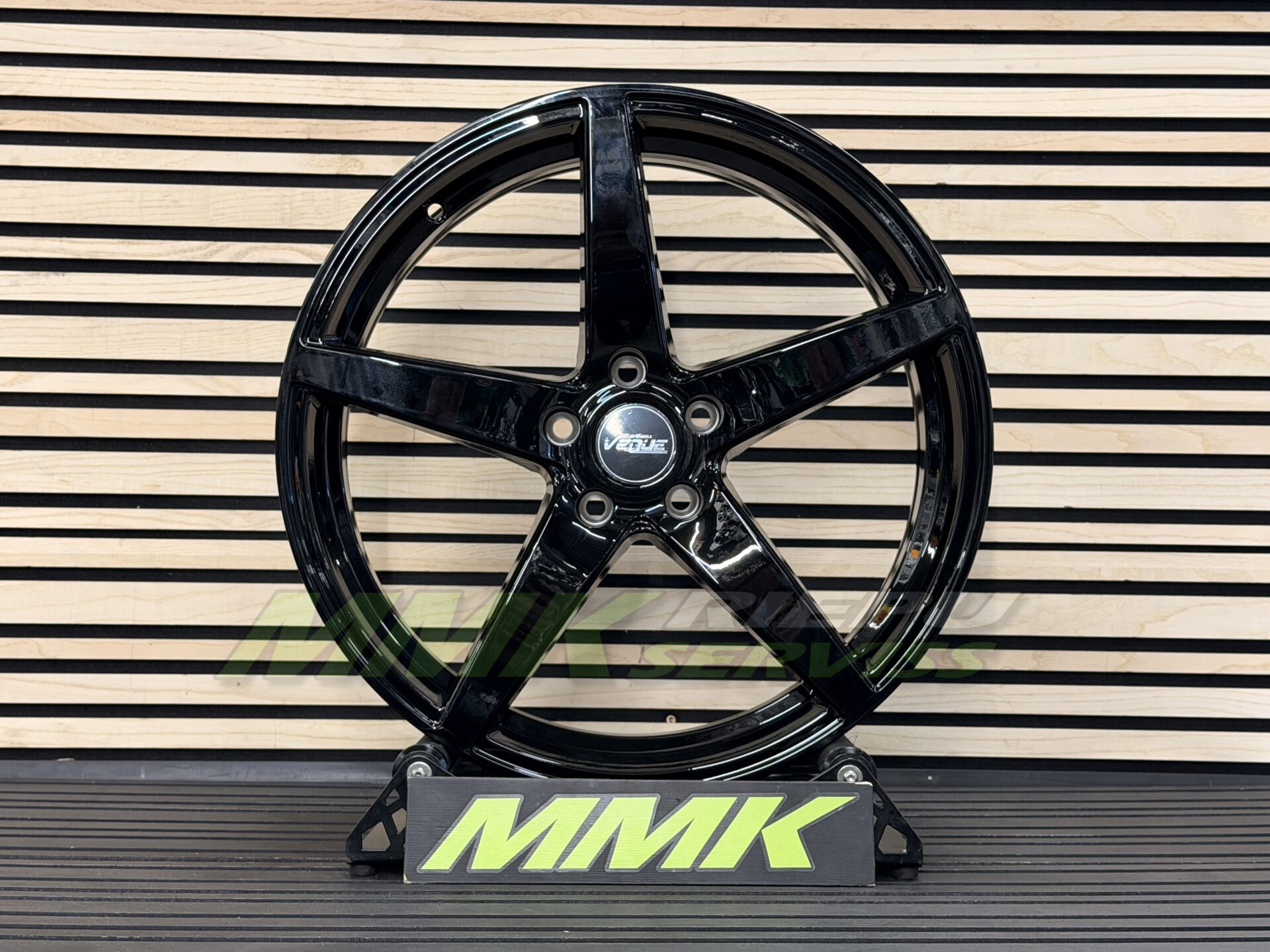 R18X8.5 5X120 ET35 72.6 Venue Evo5 Gloss Black - Aluminija A riepas