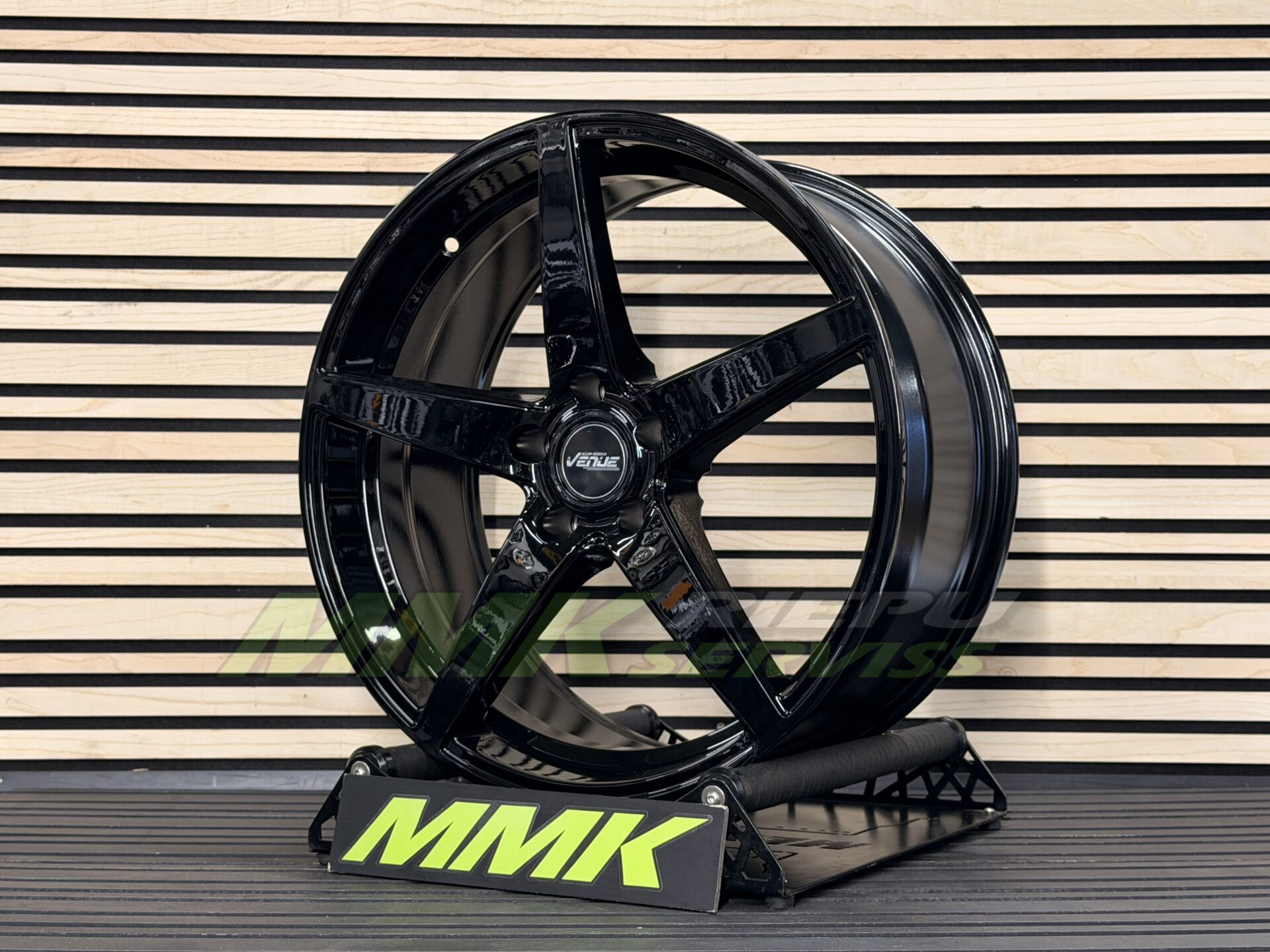 R18X8.5 5X120 ET35 72.6 Venue Evo5 Gloss Black - Aluminija A riepas
