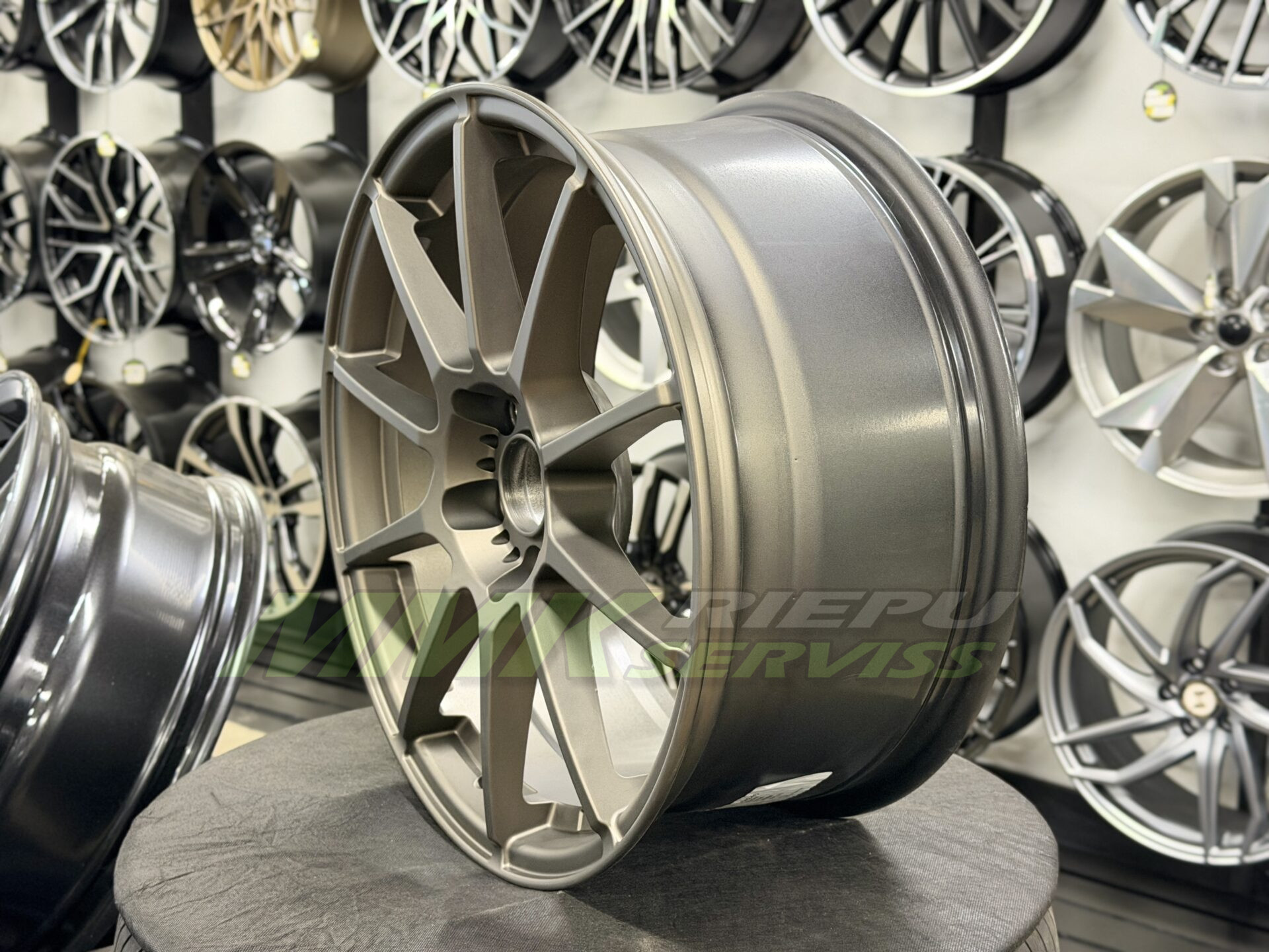 R18X8 5X108 ET45 73.1 Sonic EMR 1042 Matt Bronze - Aluminija A riepas