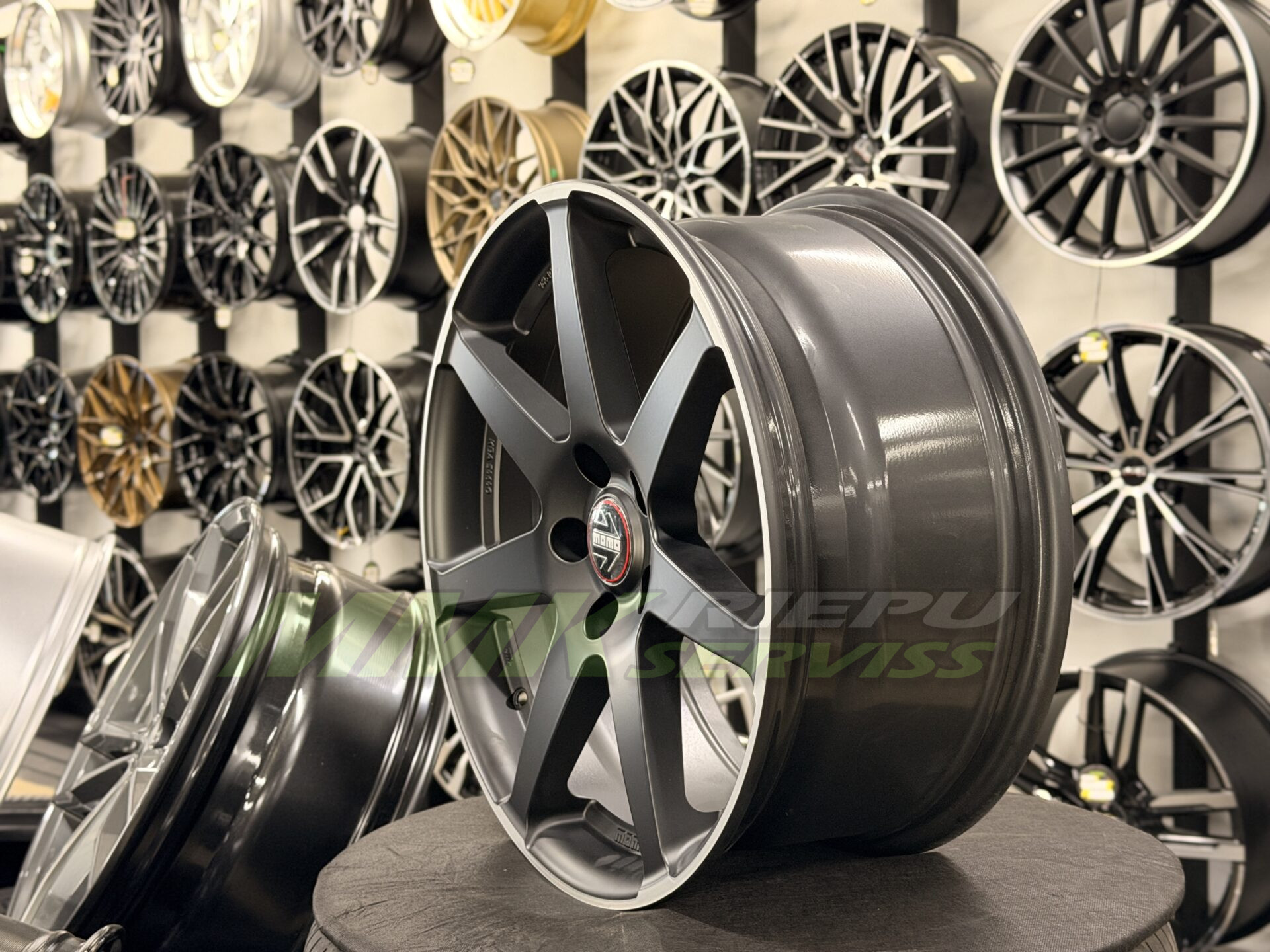 R18X8 5X112 ET42 72.3 Momo Seven Matt Black Polished - Aluminija A riepas