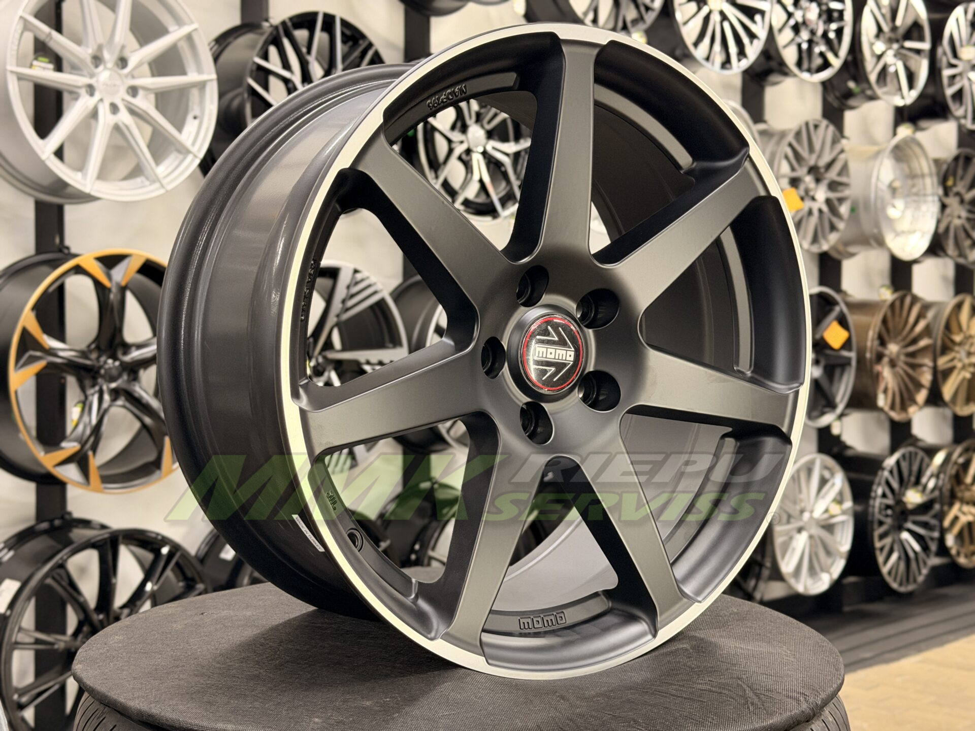 R18X8 5X112 ET42 72.3 Momo Seven Matt Black Polished - Aluminija A riepas