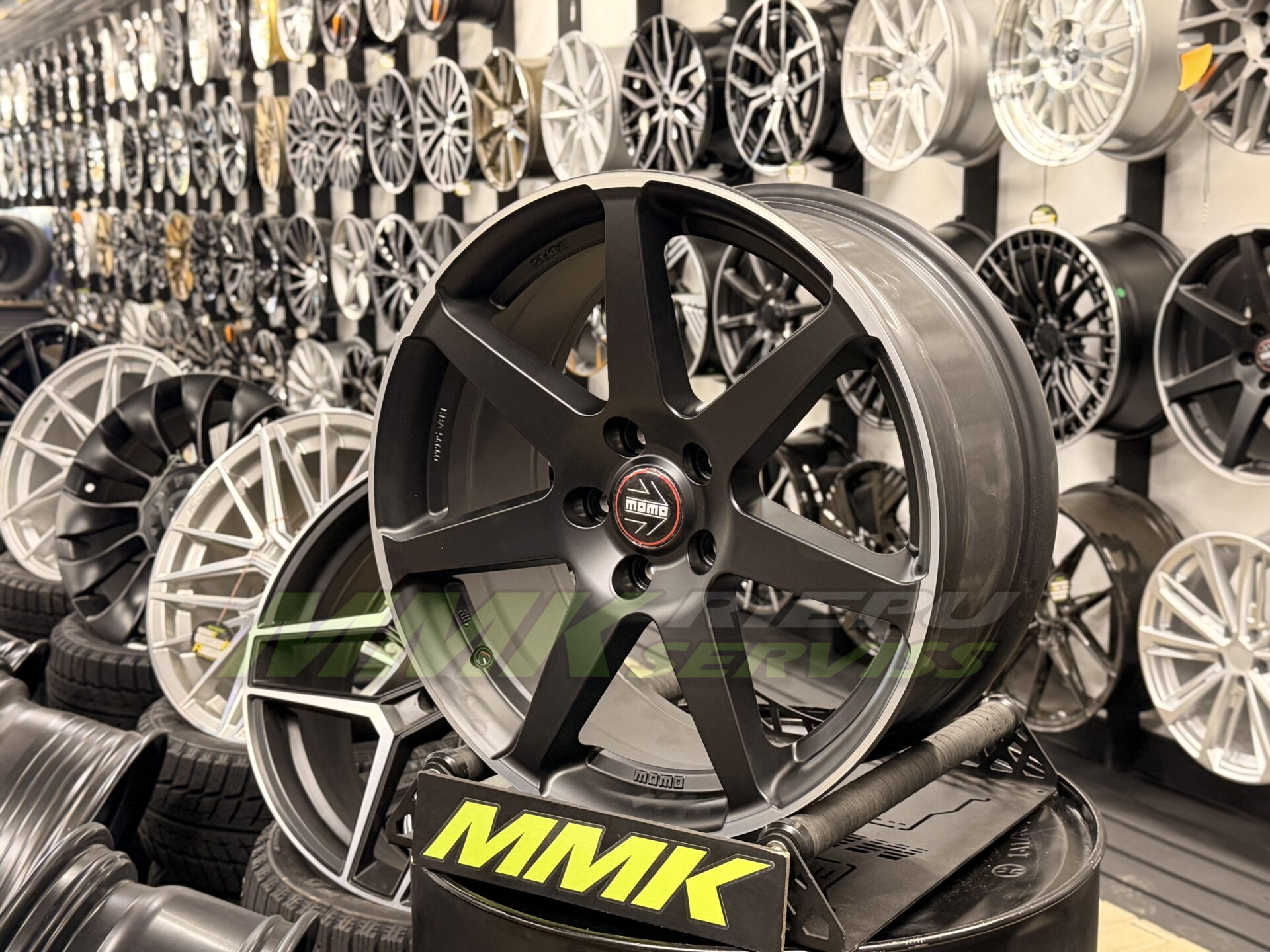 R18X8 5X112 ET42 72.3 Momo Seven Matt Black Polished - Aluminija A riepas