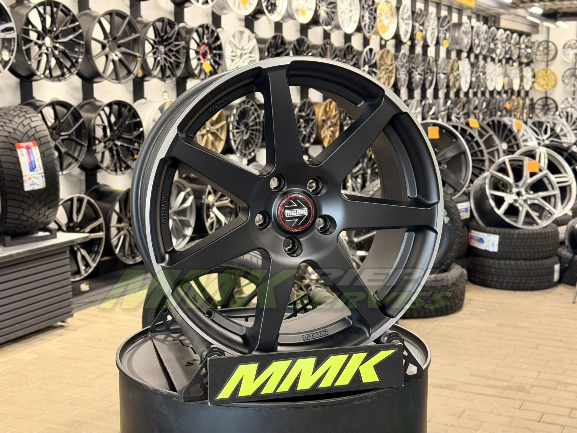 R18X8 5X112 ET42 72.3 Momo Seven Matt Black Polished - Aluminija A riepas