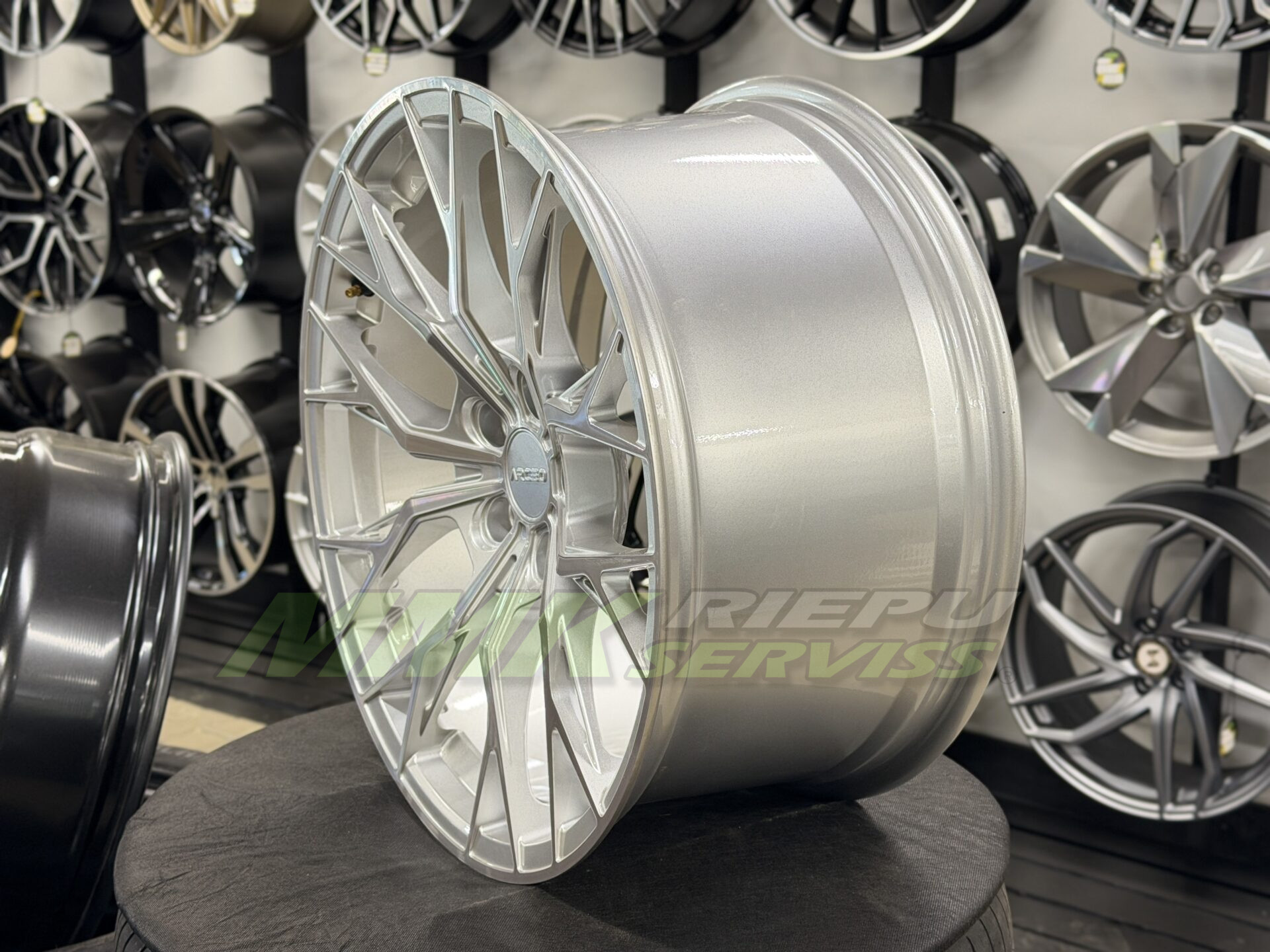 R18X8 5X120 ET35 72.6 ARCEO ROMA Silver Diamond - Aluminija A riepas