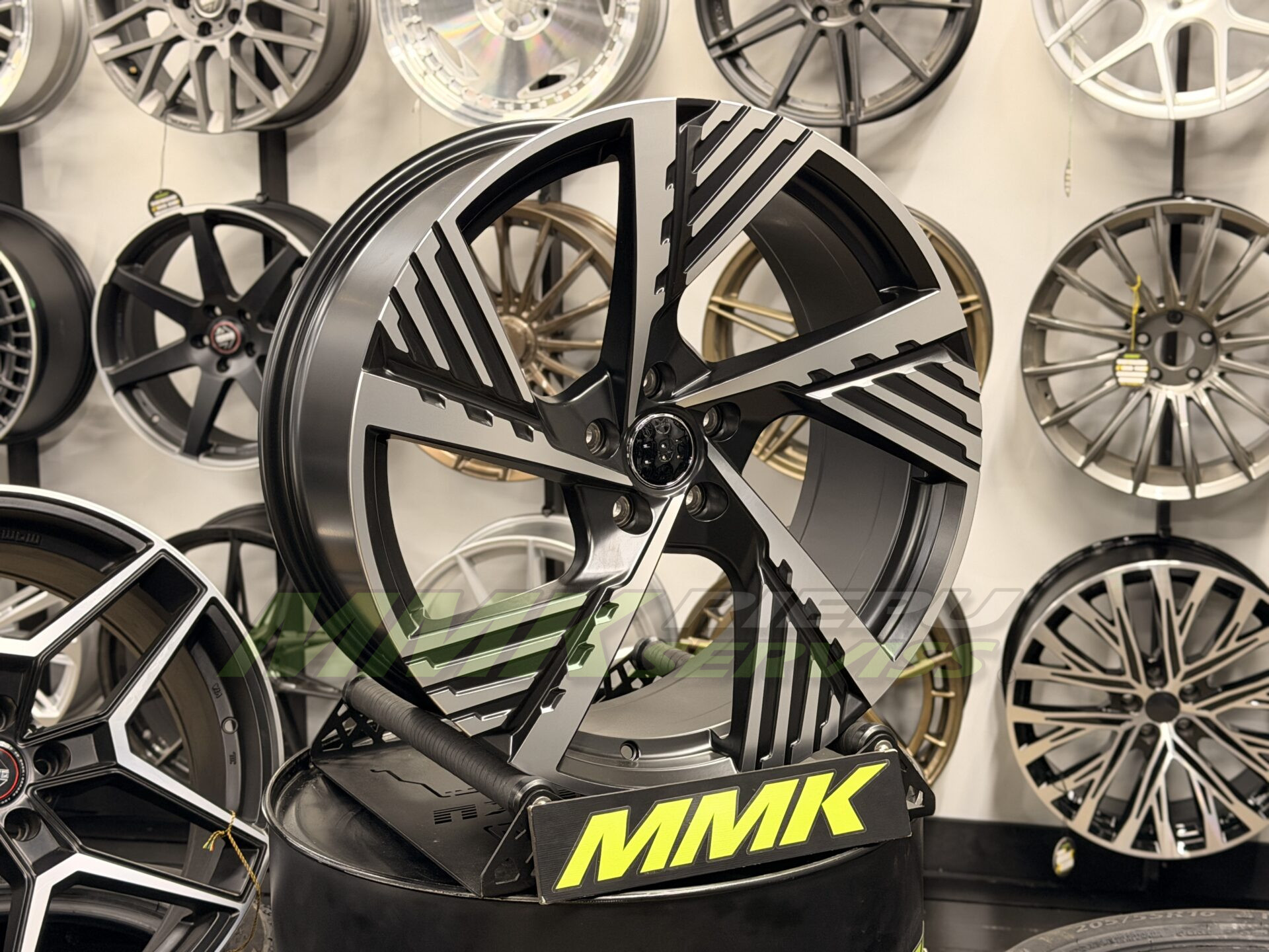 R19X8 5X112 ET34 66.5 I5639 Black Polished Half Matt (MBHM) - Aluminija A riepas