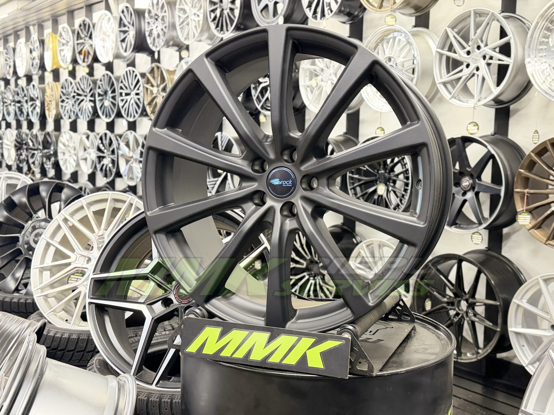 R20X8.5 5X114.3 ET35 64.1 Brock B32 Schwarz Klar Matt (SKM) - Aluminija A riepas