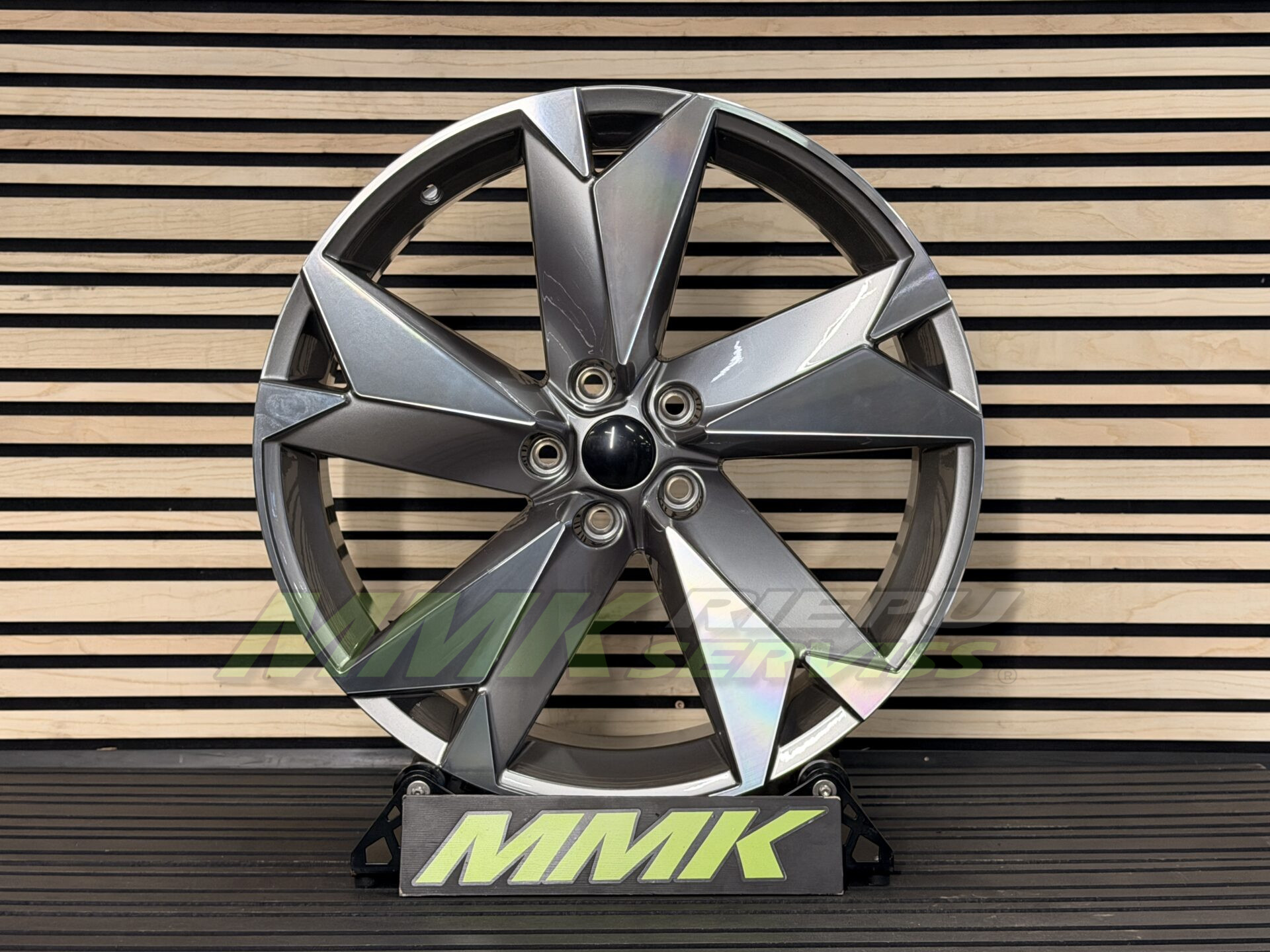 R20X8 5X112 ET41 57.1 I5625 Grey Polished (MG) ŠKODA - Aluminija A riepas