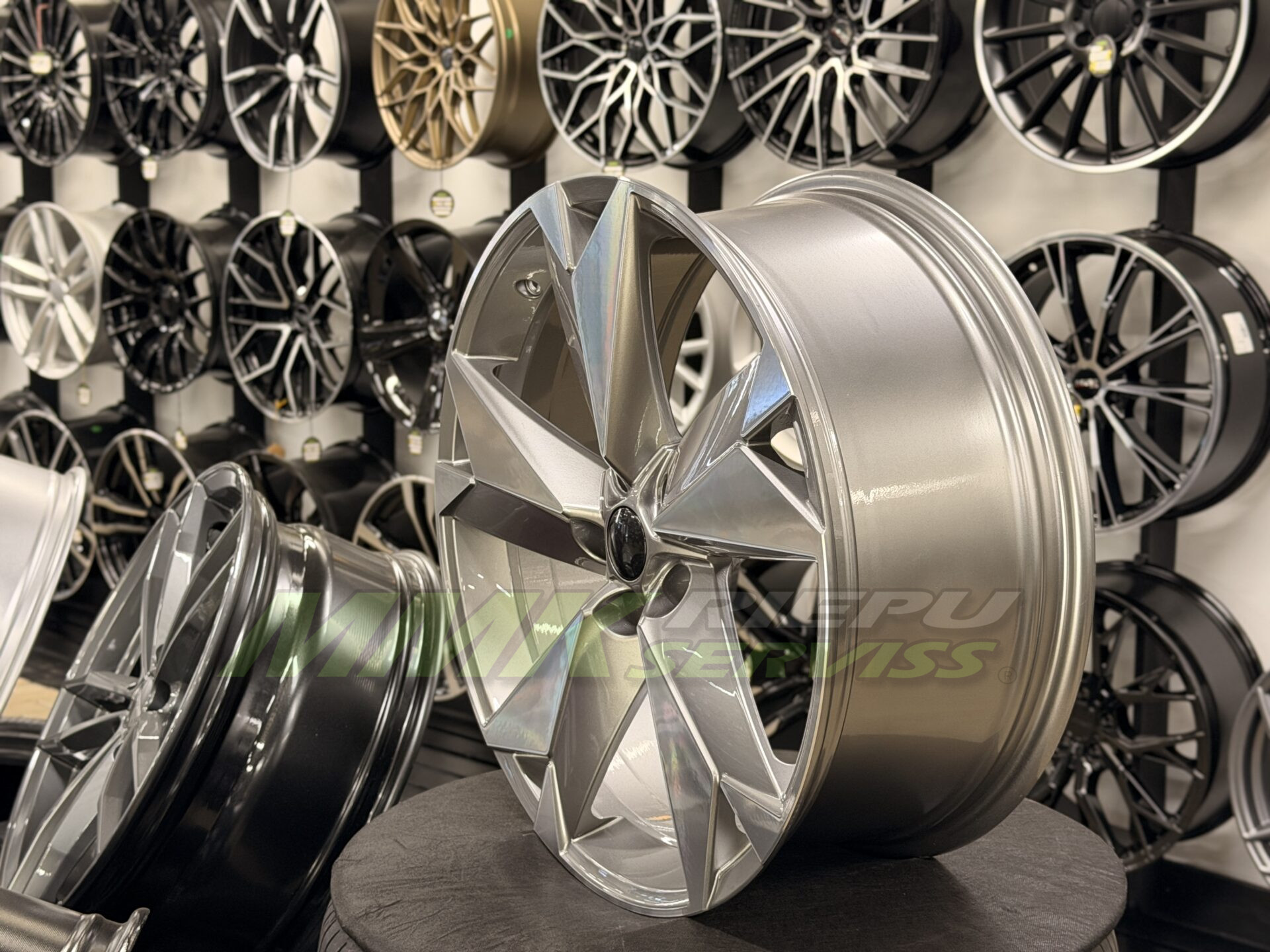 R20X8 5X112 ET41 57.1 I5625 Grey Polished (MG) ŠKODA - Aluminija A riepas