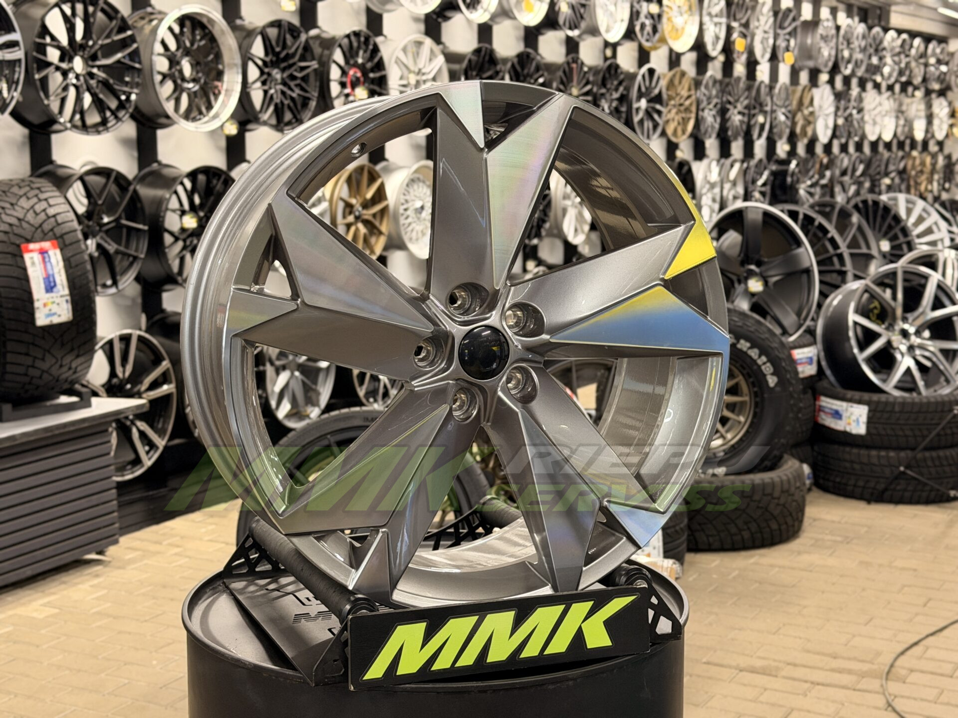 R20X8 5X112 ET41 57.1 I5625 Grey Polished (MG) ŠKODA - Aluminija A riepas