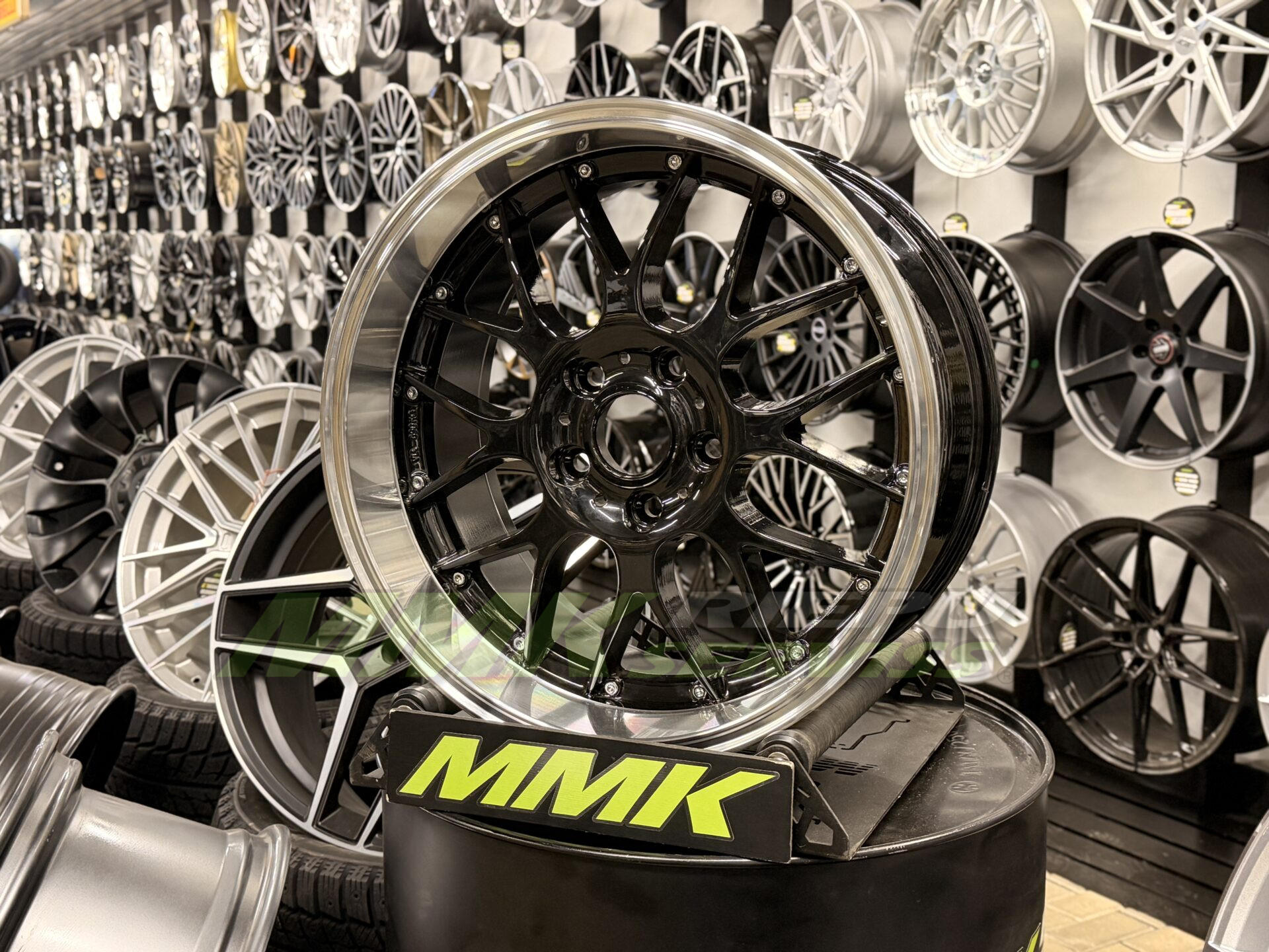 R18x8 5X120 ET20 74.1 BY773 Black+Polished Lip (BLPL) - Aluminija A riepas