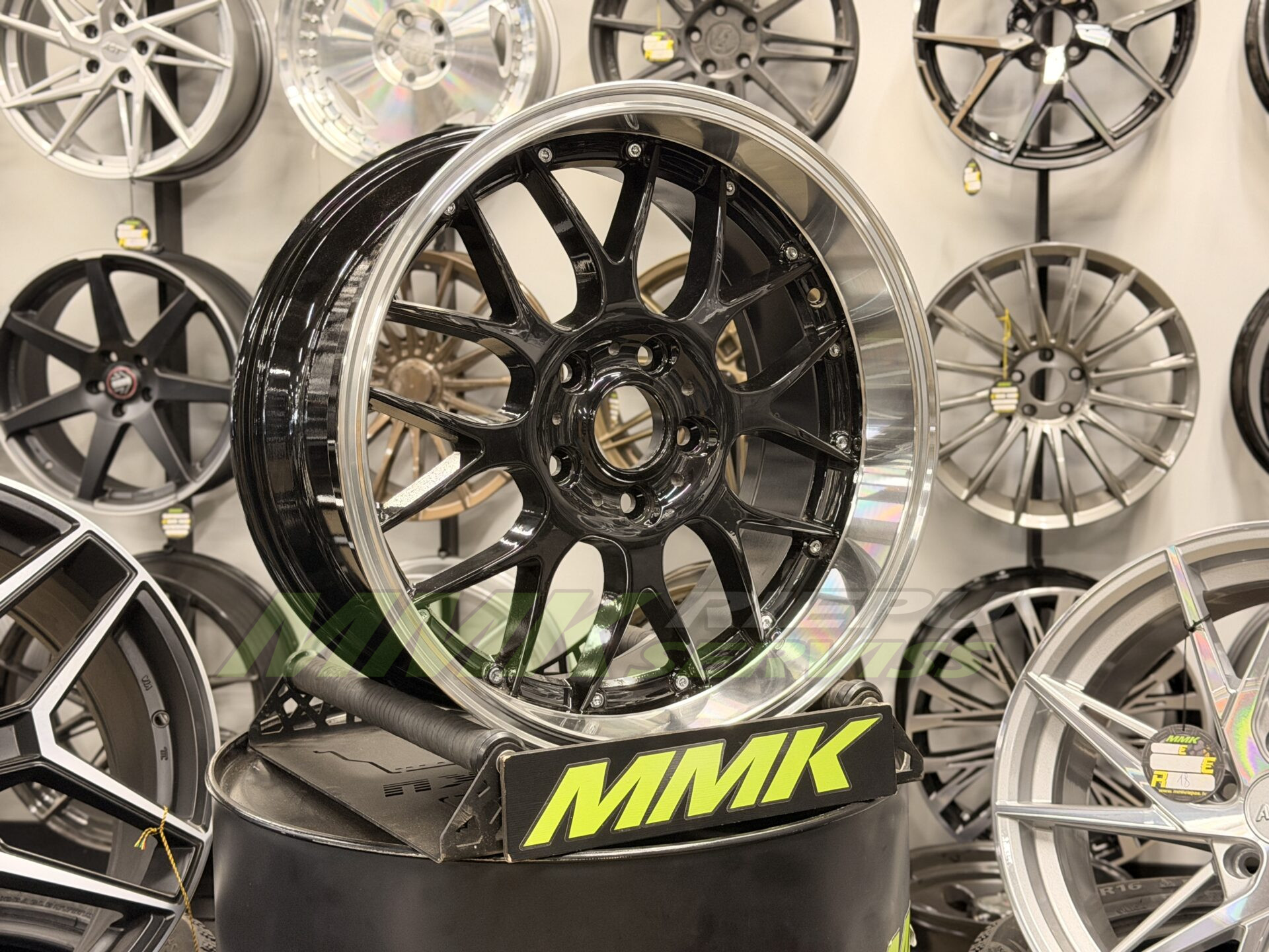 R18x8 5X120 ET20 74.1 BY773 Black+Polished Lip (BLPL) - Aluminija A riepas