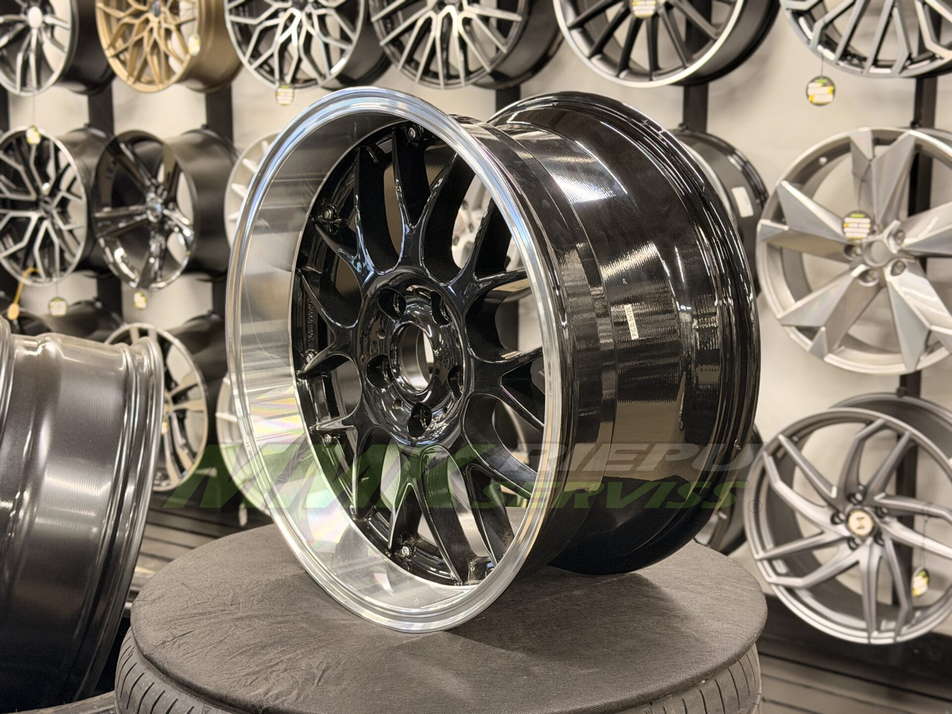 R18x8 5X120 ET20 74.1 BY773 Black+Polished Lip (BLPL) - Aluminija A riepas