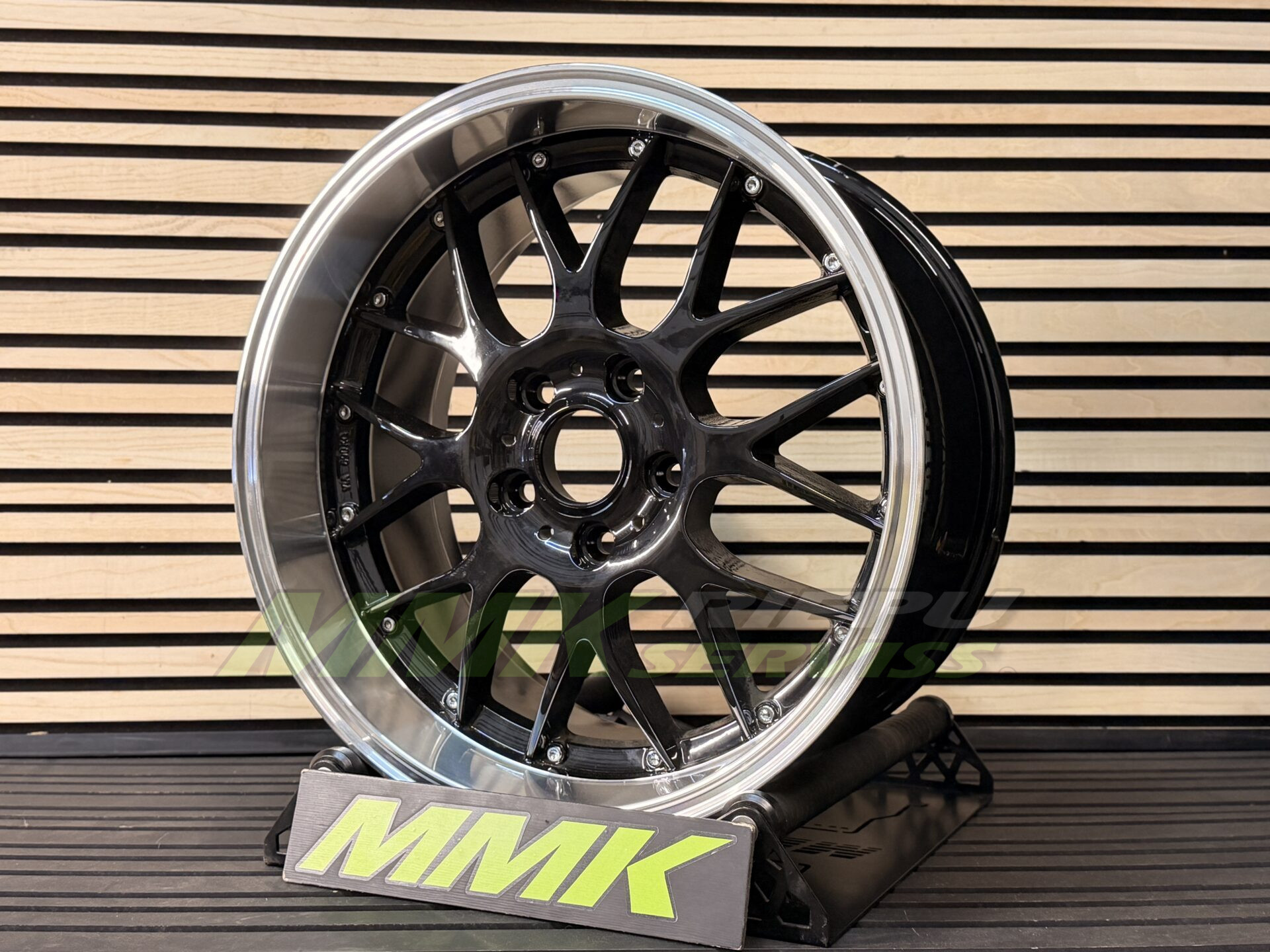 R18x8 5X120 ET20 74.1 BY773 Black+Polished Lip (BLPL) - Aluminija A riepas