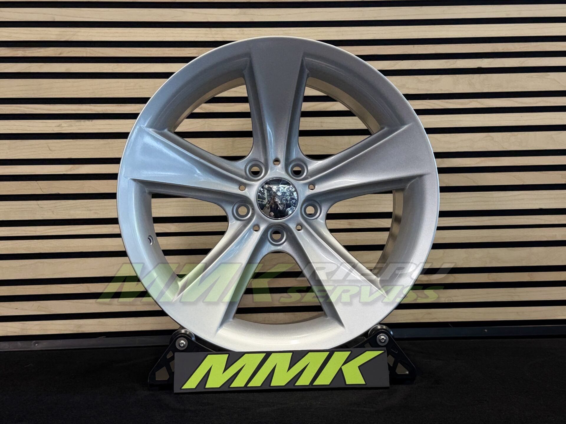 R18X8.5 5X120 ET20 74.1 BK086 SI - Aluminija A riepas