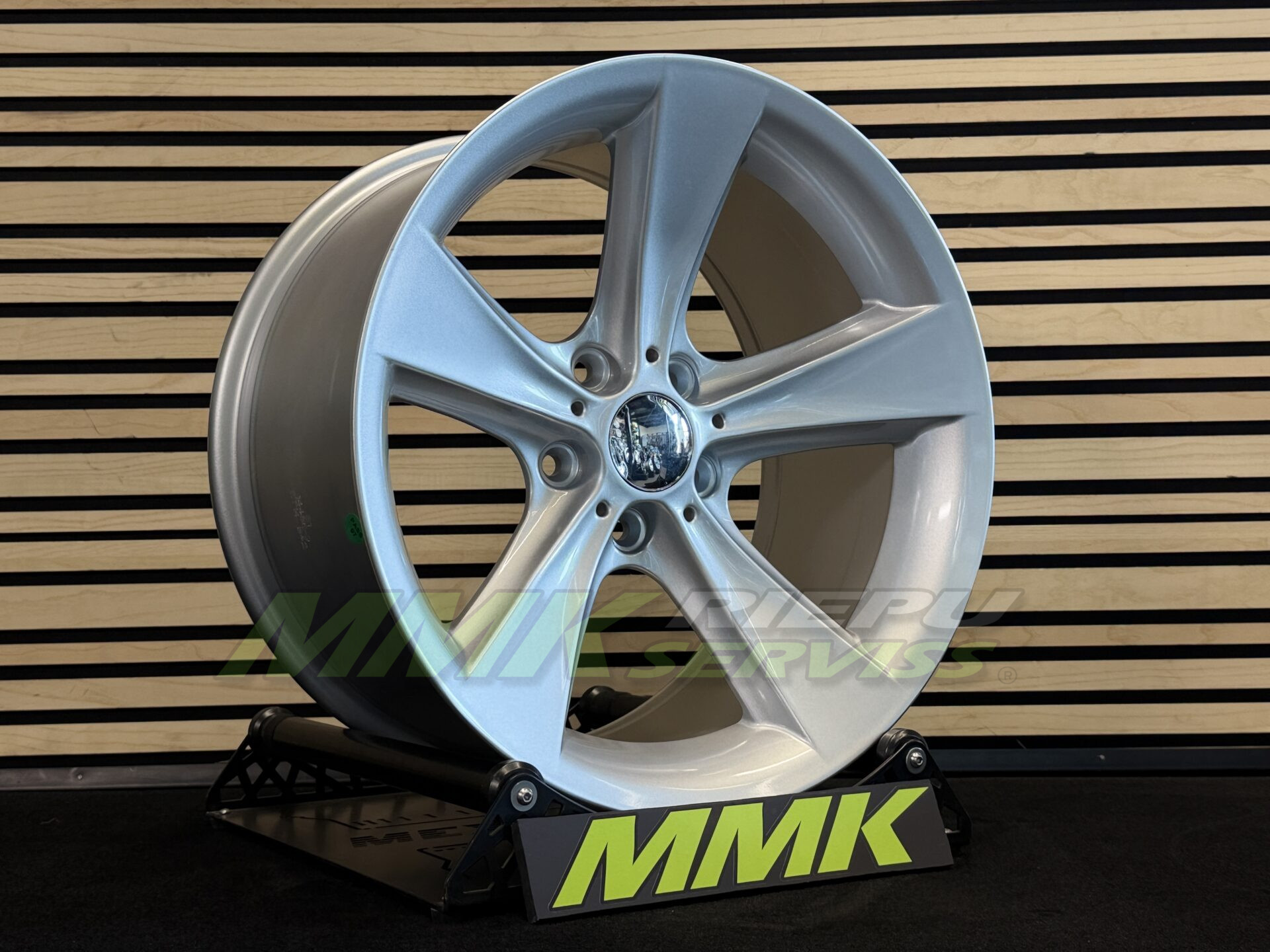 R18X8.5 5X120 ET20 74.1 BK086 SI - Aluminija A riepas