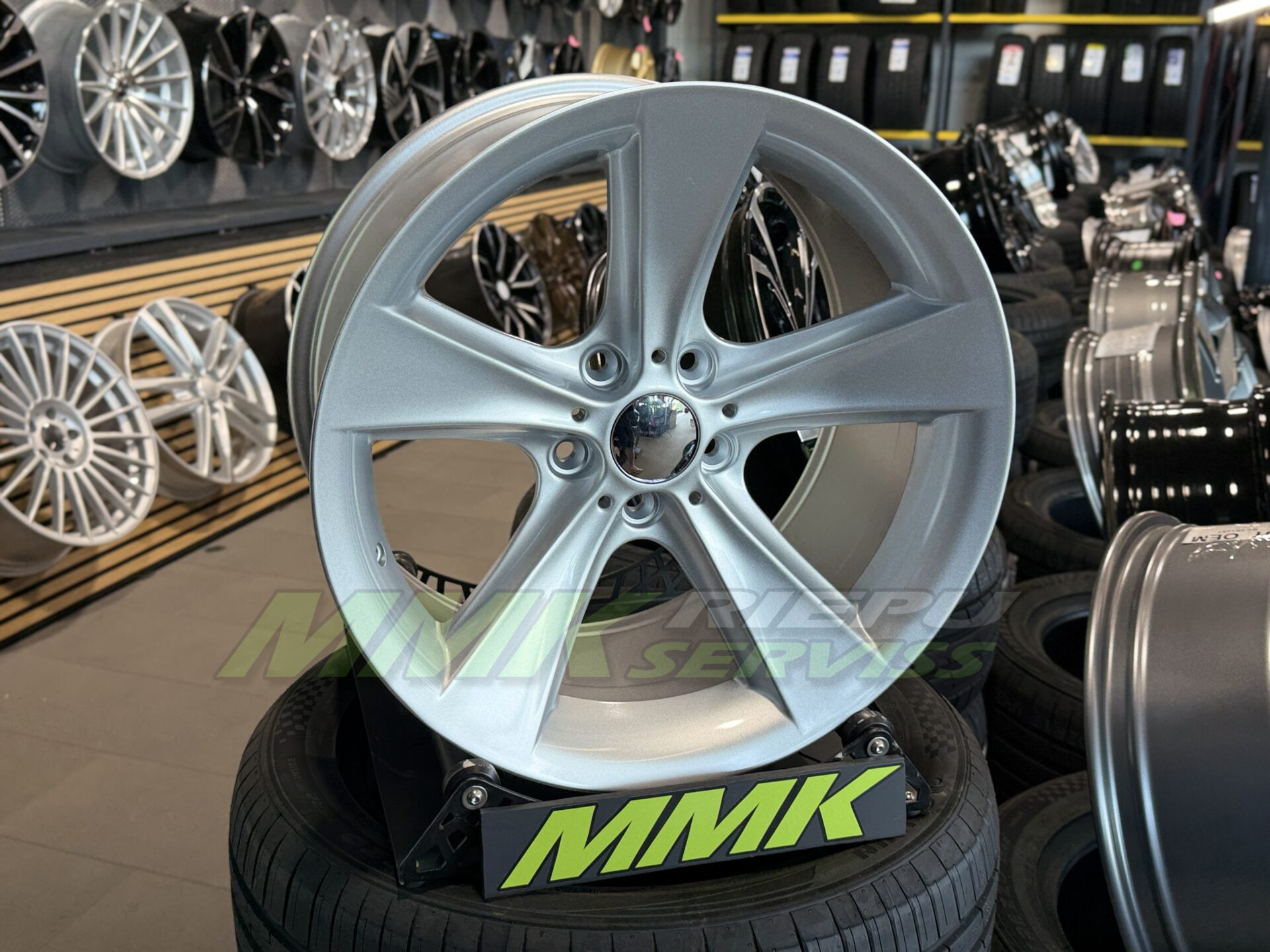 R18X8.5 5X120 ET20 74.1 BK086 SI - Aluminija A riepas