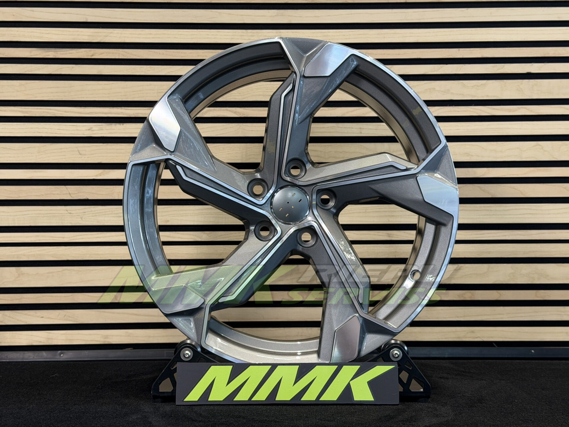 R18X8 5X112 ET40 66.5 Y1201 IN5633 MG - Aluminija A riepas