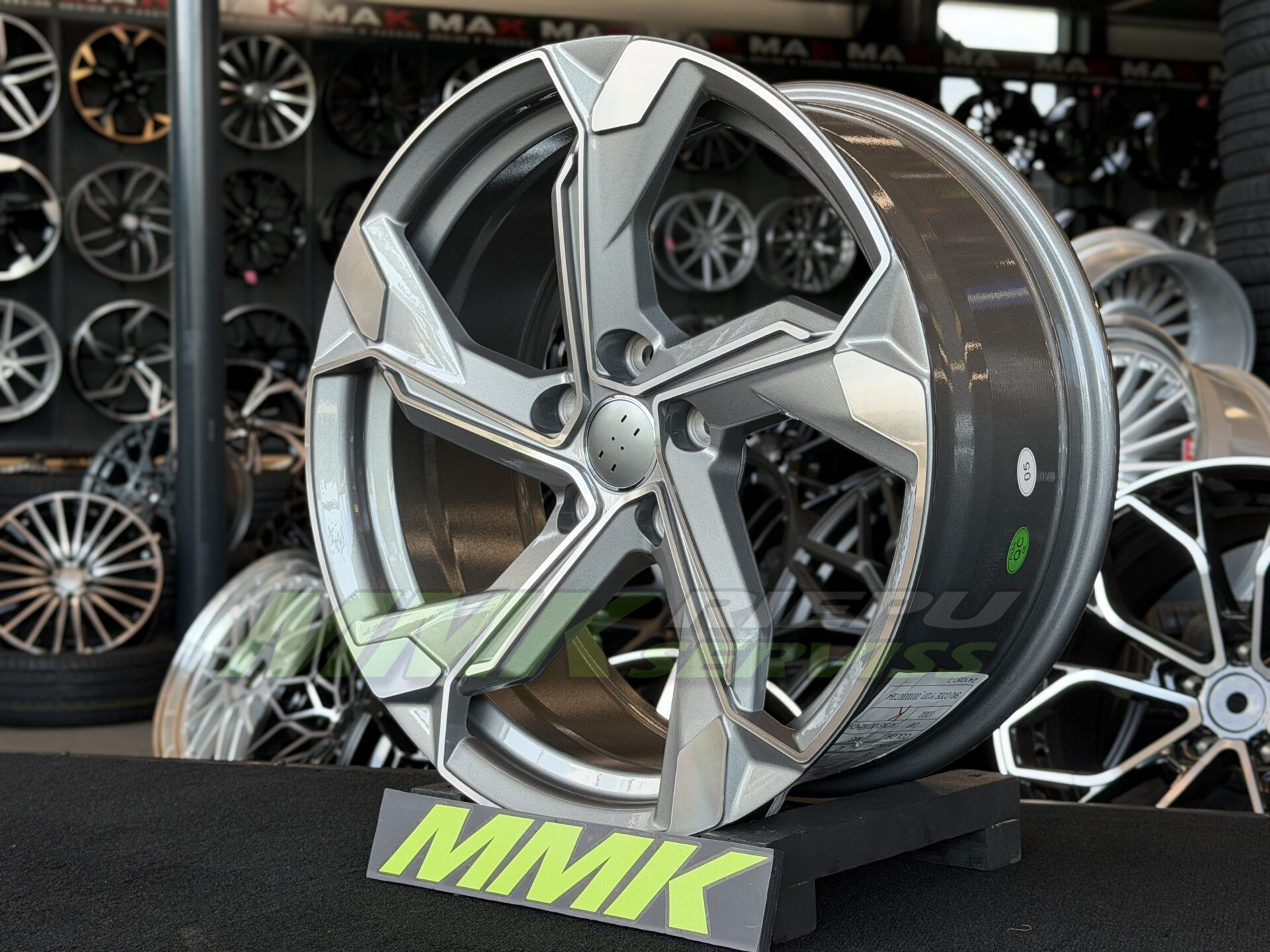 R18X8 5X112 ET40 66.5 Y1201 IN5633 MG - Aluminija A riepas