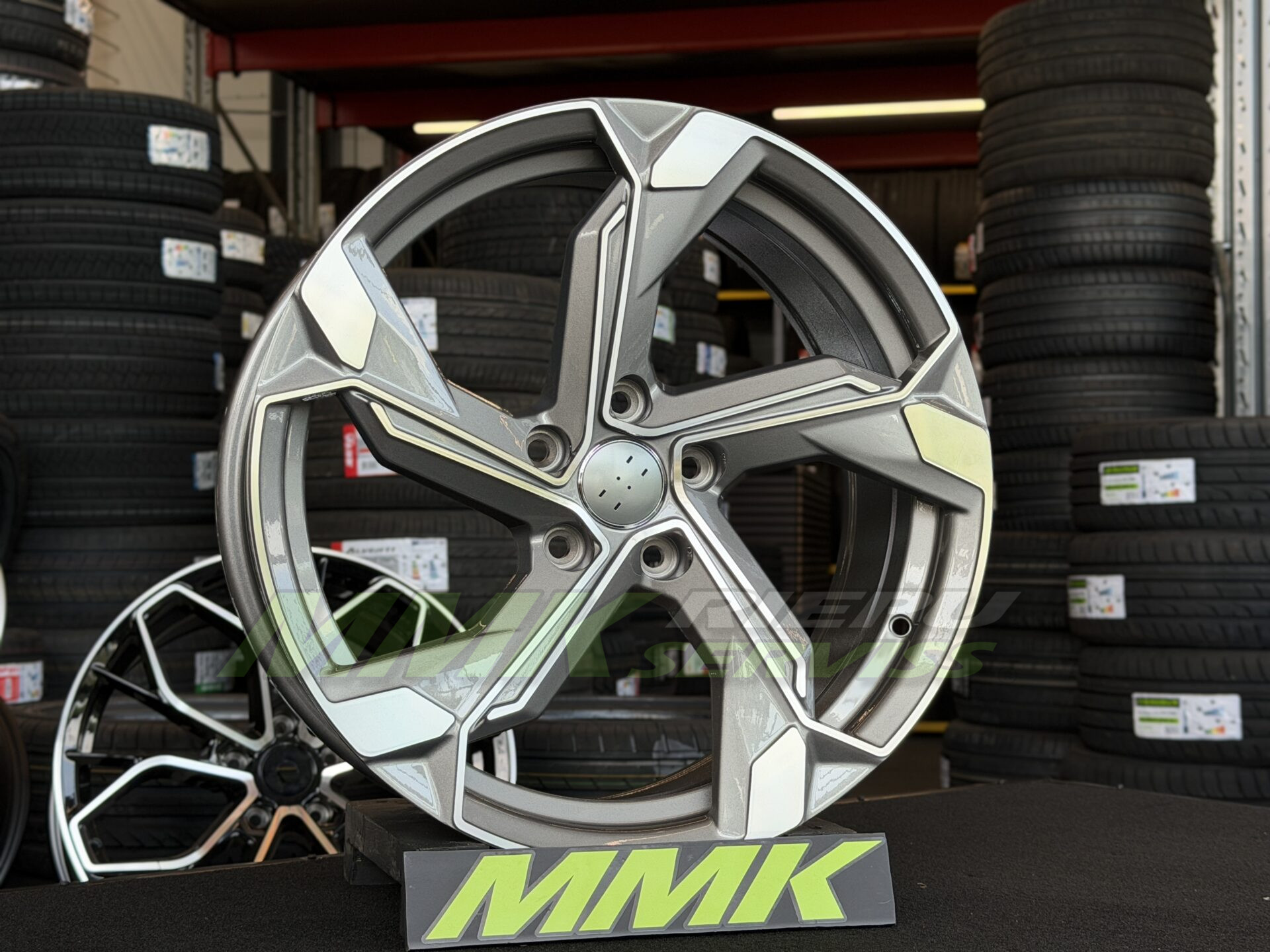 R18X8 5X112 ET40 66.5 Y1201 IN5633 MG - Aluminija A riepas