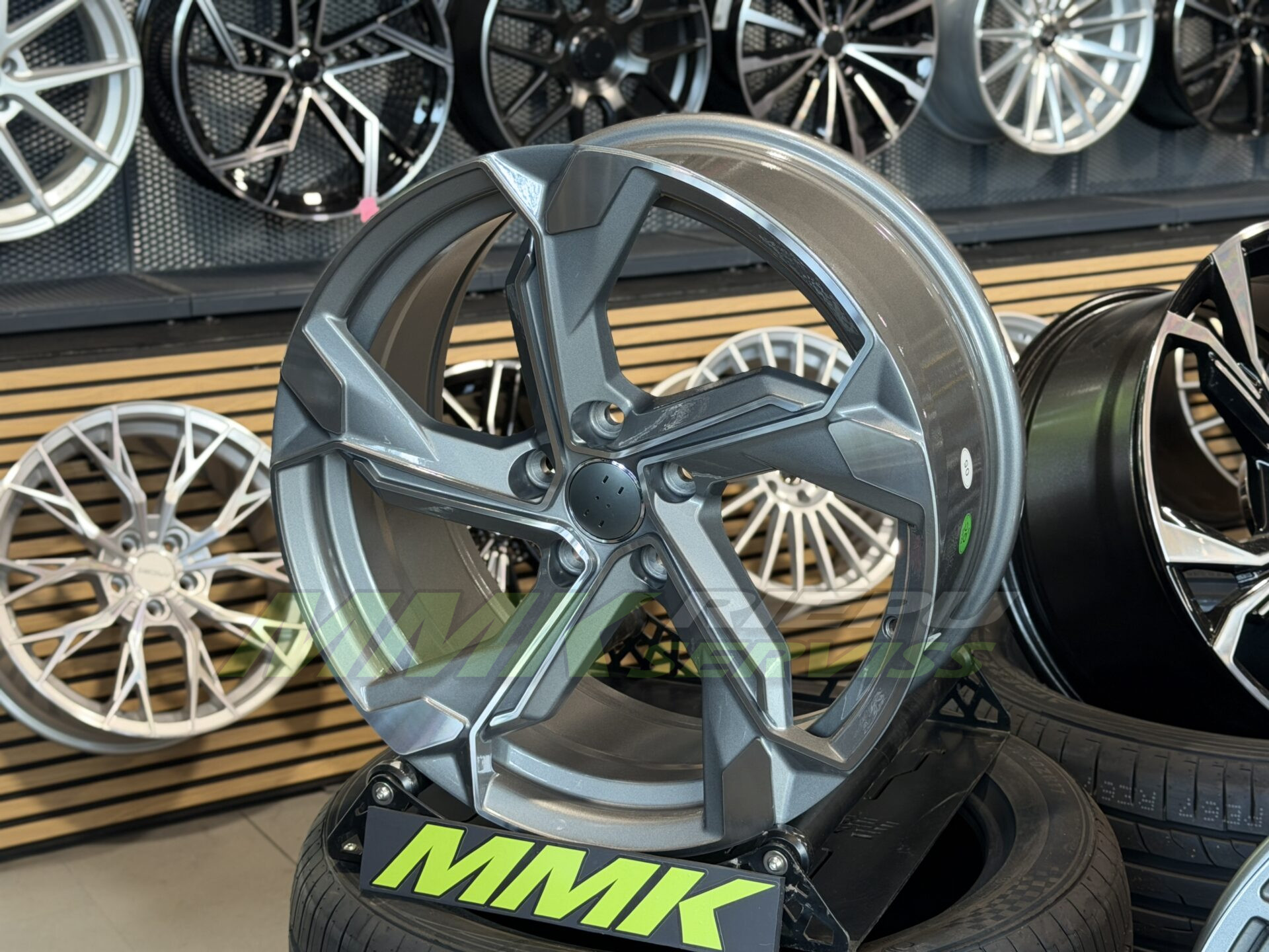 R18X8 5X112 ET40 66.5 Y1201 IN5633 MG - Aluminija A riepas