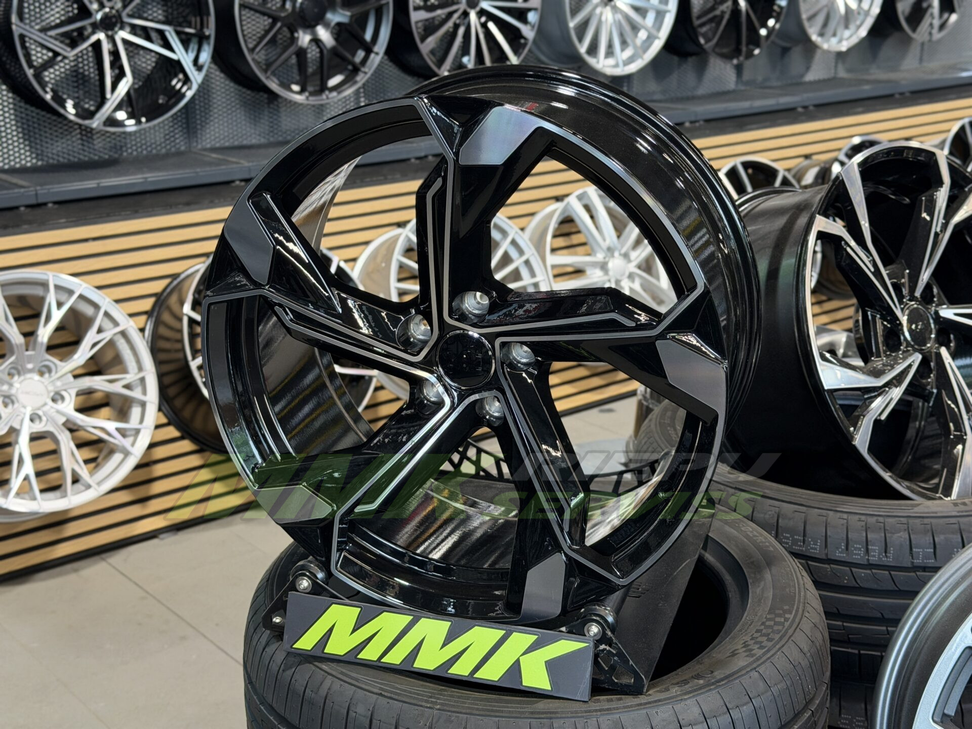 R19X8.5 5X112 ET34 66.5 Y1201 IN5633 MB - Aluminija A riepas