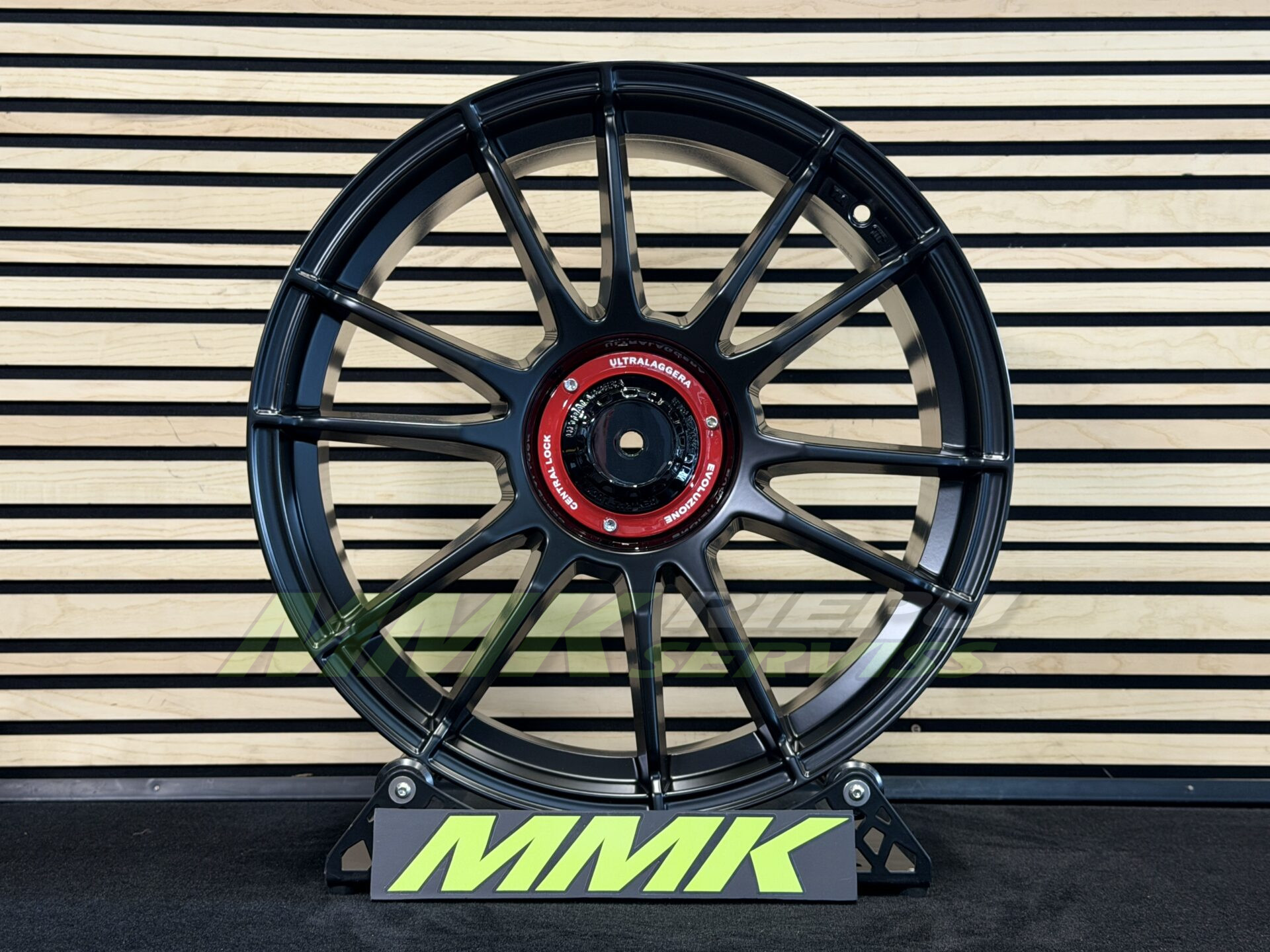 R19X8.5 5X112 ET35 66.5 YF0256 BLHM - Aluminija A riepas