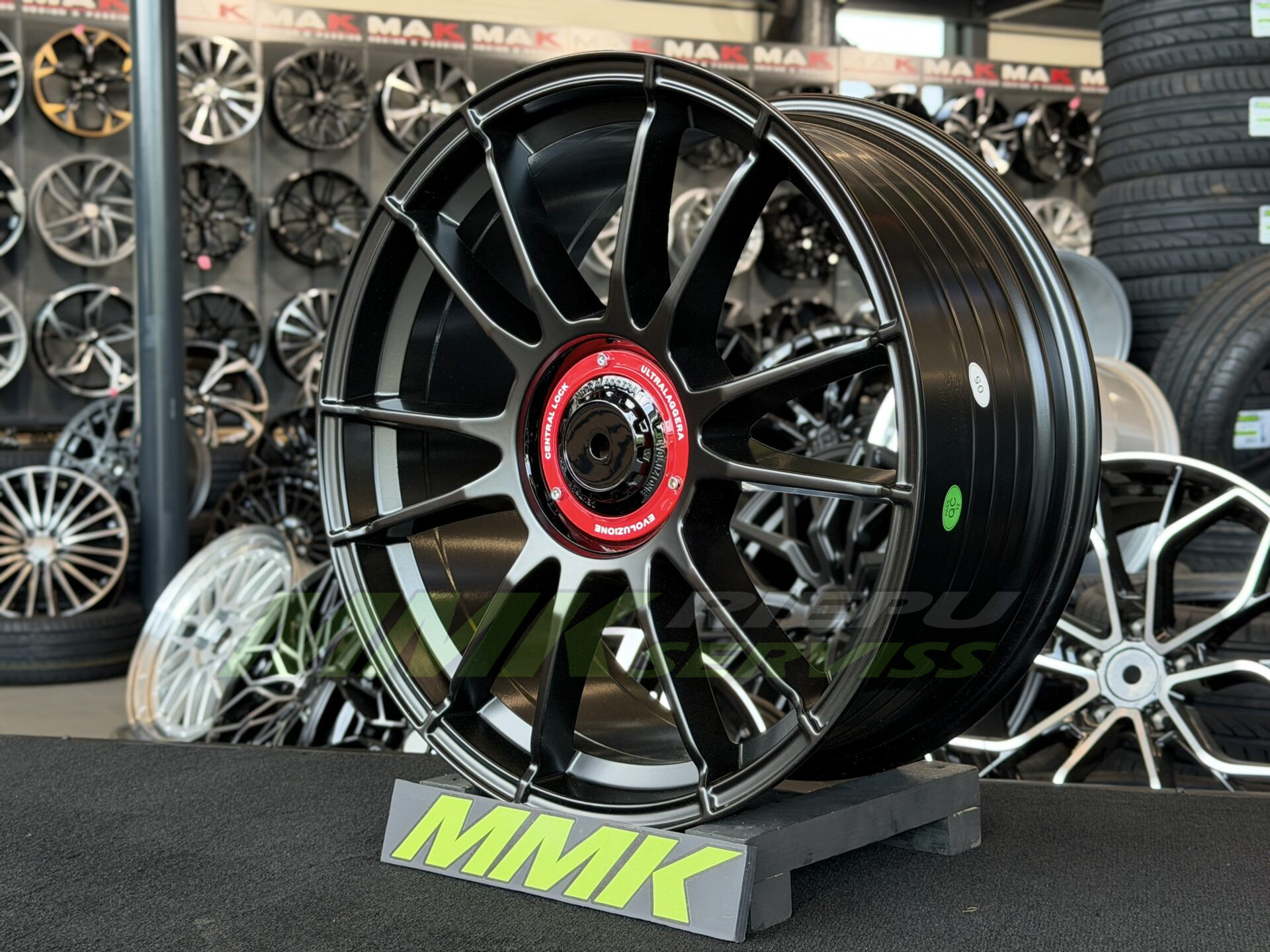R19X8.5 5X112 ET35 66.5 YF0256 BLHM - Aluminija A riepas