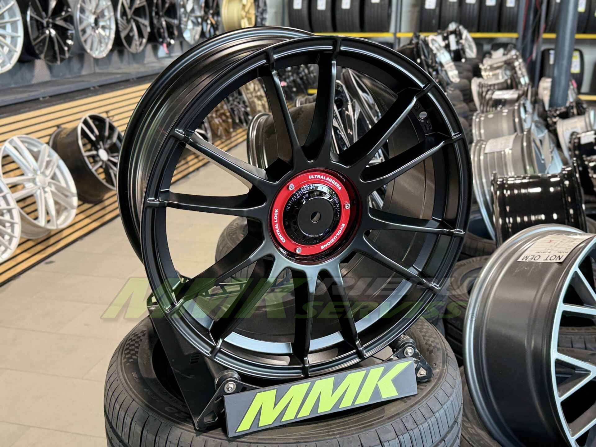 R19X8.5 5X112 ET35 66.5 YF0256 BLHM - Aluminija A riepas