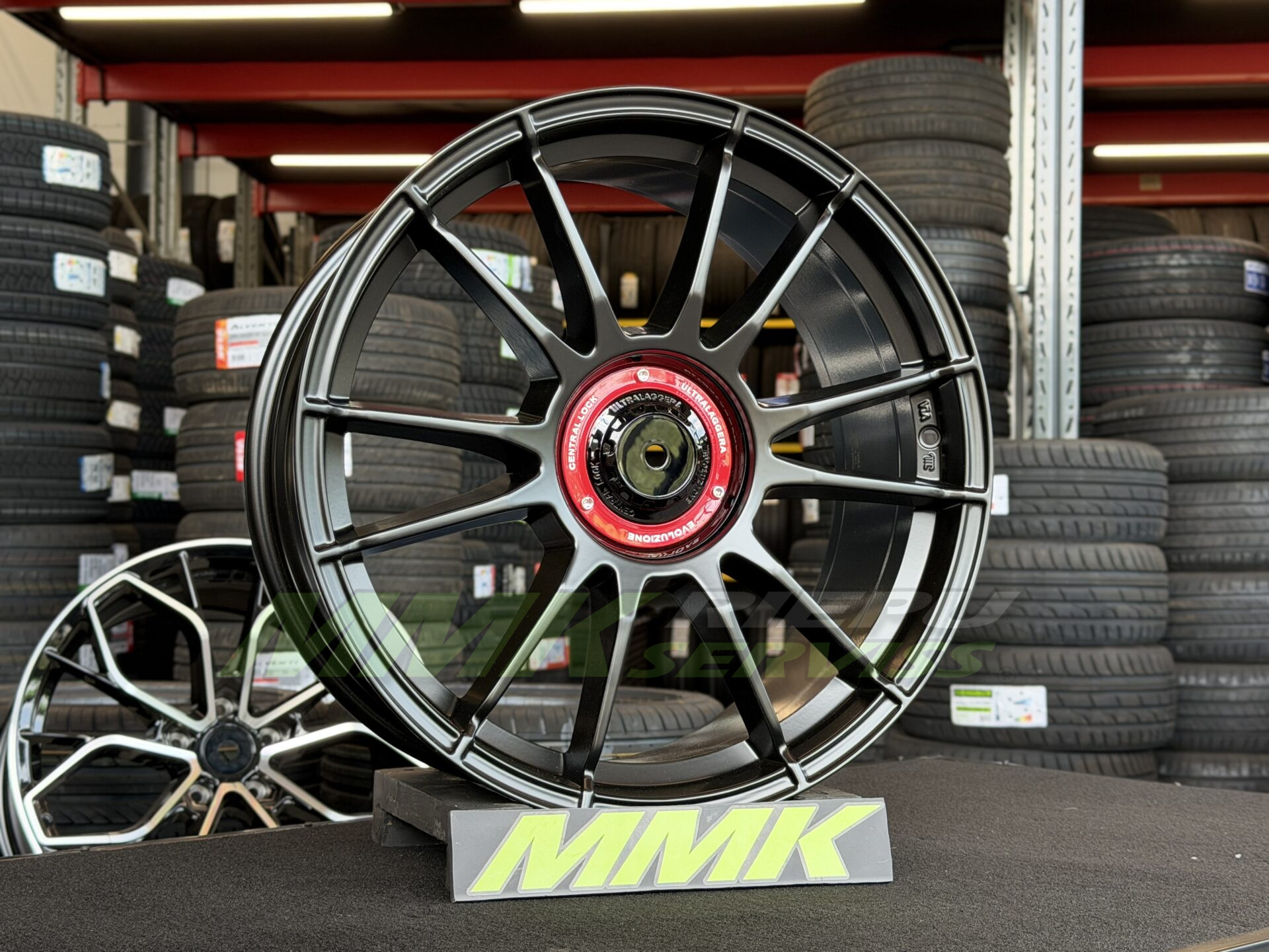 R19X8.5 5X112 ET35 66.5 YF0256 BLHM - Aluminija A riepas