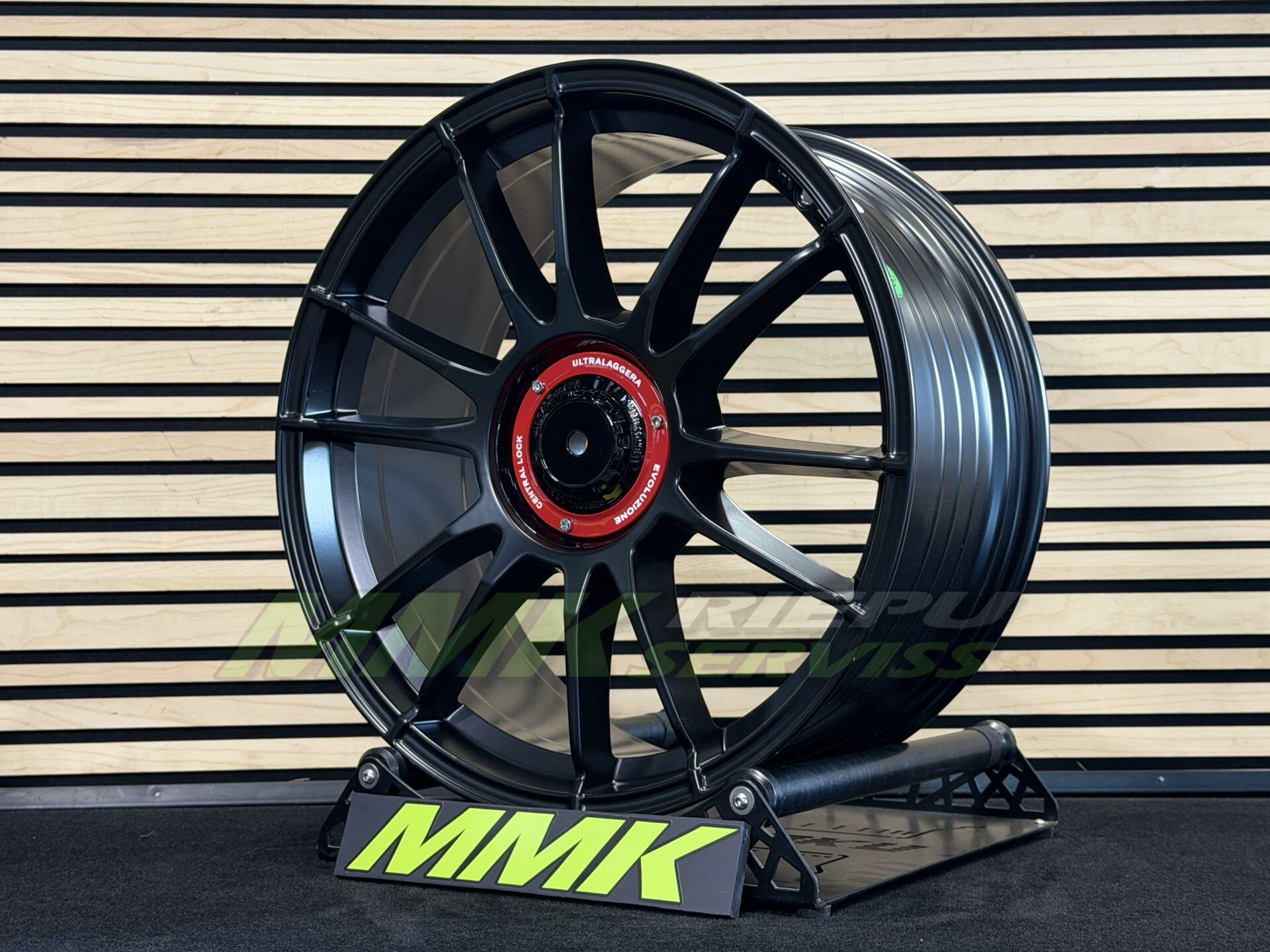 R19X8.5 5X112 ET35 66.5 YF0256 BLHM - Aluminija A riepas