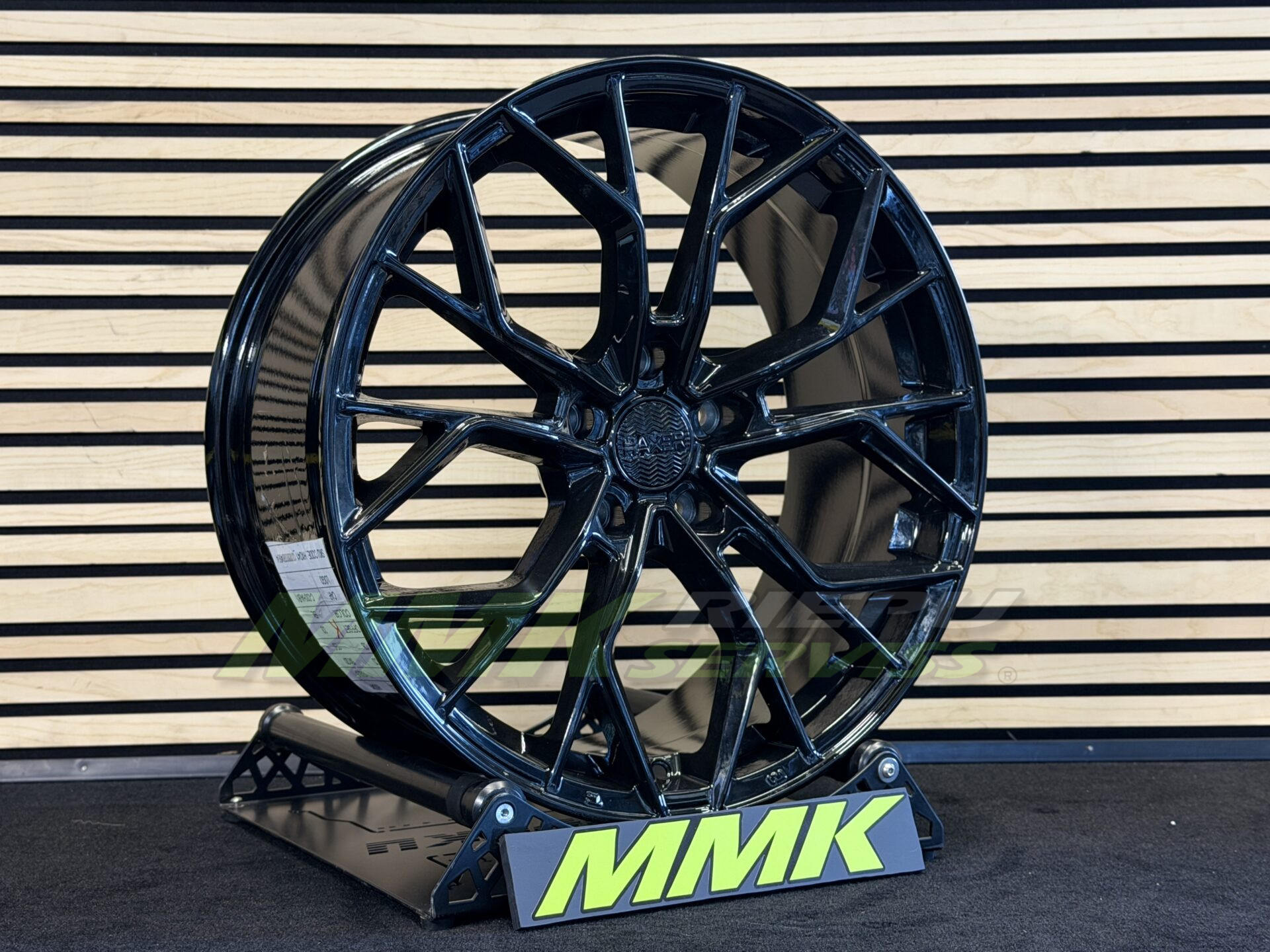 R19X8.5 5X120 ET33 72.6 HX041 BL - Aluminija A riepas