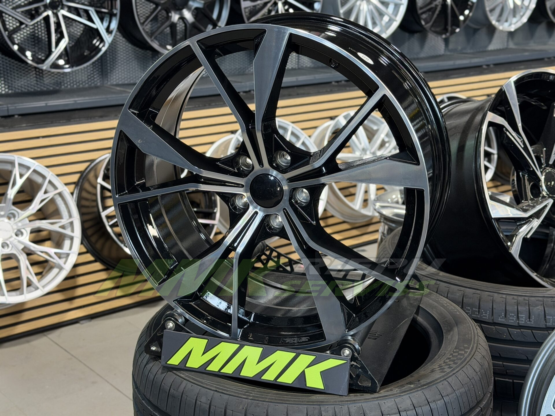 R19X8 5X112 ET41 57.1 B5808 IN5595 MB - Aluminija A riepas