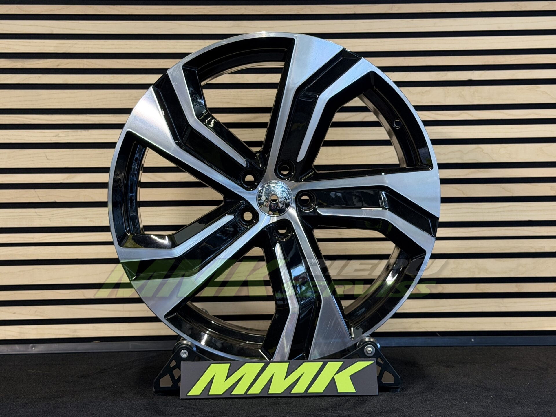 R20X8.5 5X108 ET42.5 63.3 B0143 Black Polished (MB) - Aluminija A riepas