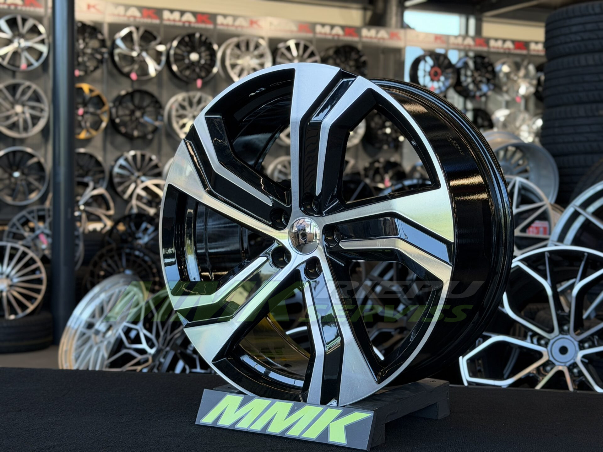 R20X8.5 5X108 ET42.5 63.3 B0143 Black Polished (MB) - Aluminija A riepas