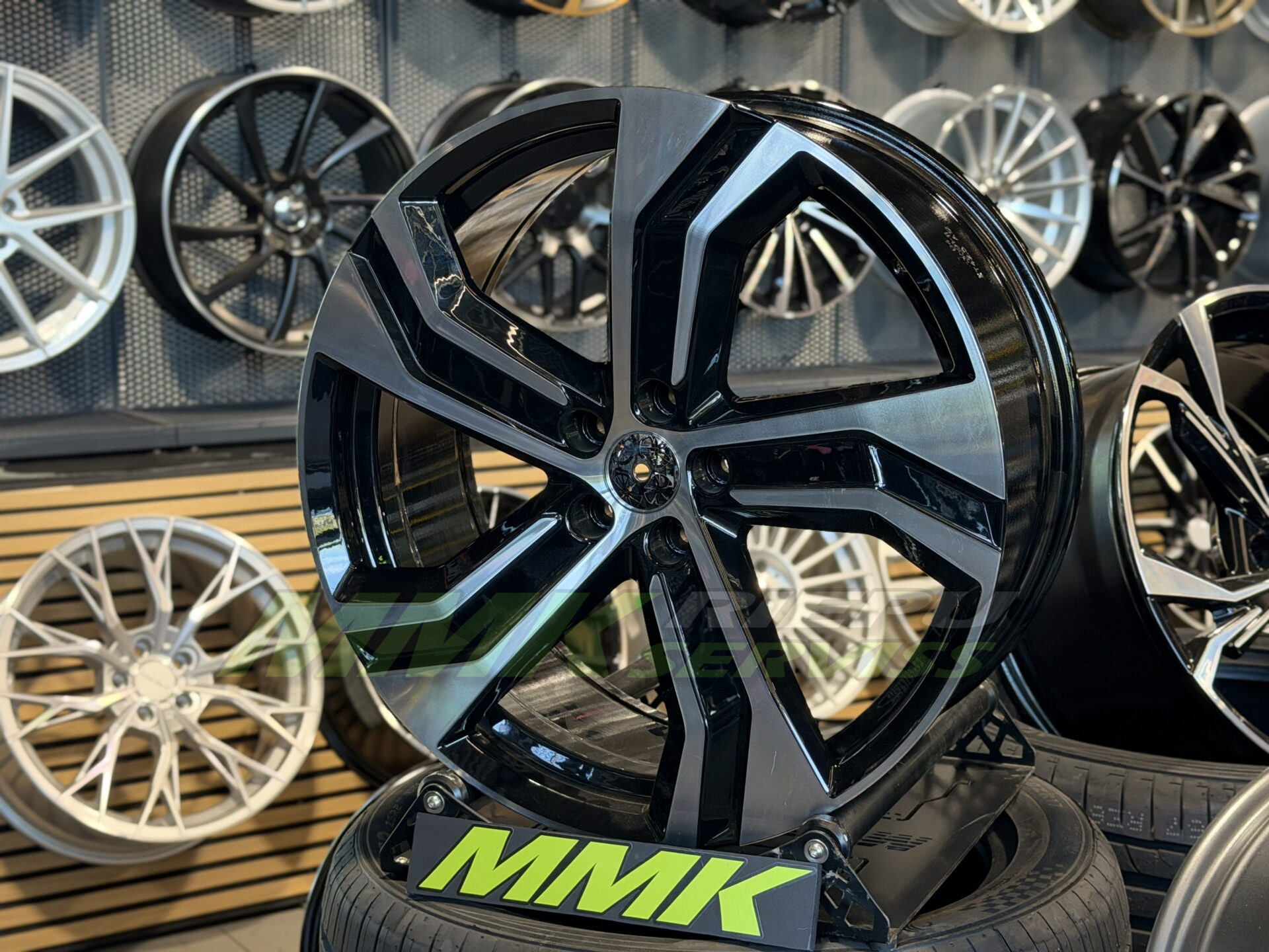 R20X8.5 5X108 ET42.5 63.3 B0143 Black Polished (MB) - Aluminija A riepas