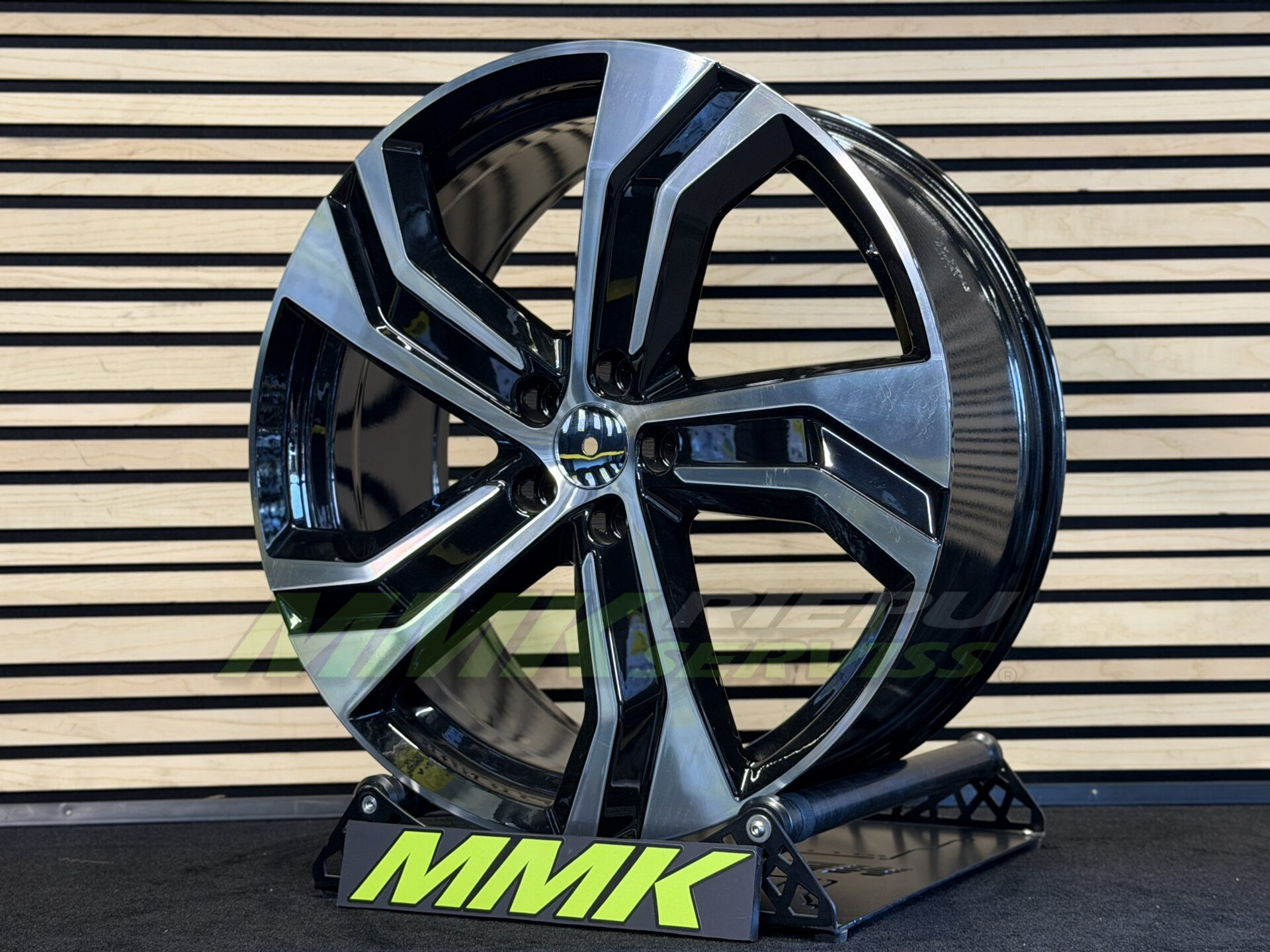 R20X8.5 5X108 ET42.5 63.3 B0143 Black Polished (MB) - Aluminija A riepas