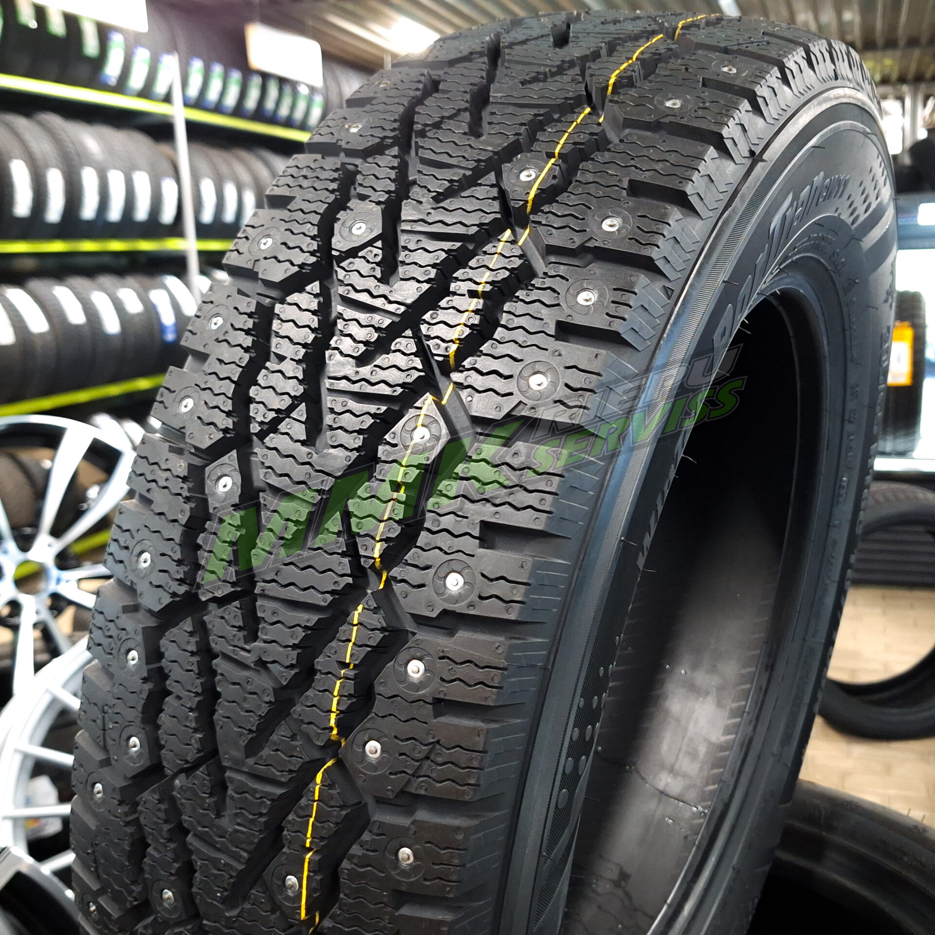 Kumho Winter PorTran CW11 ar radzēm 205/75 R16