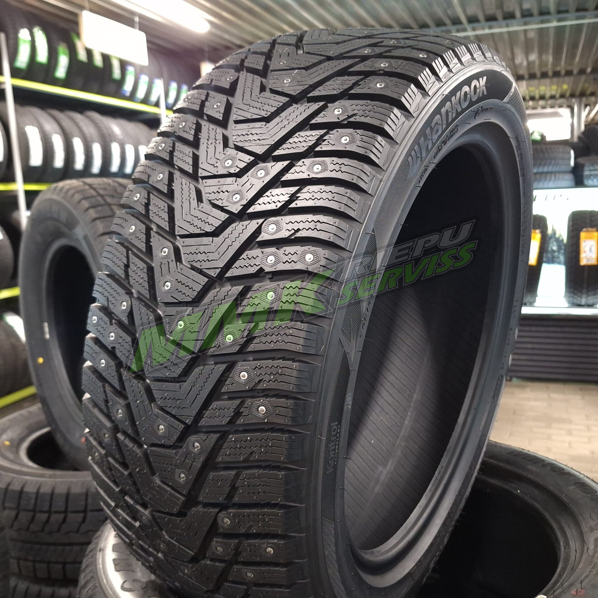 Hankook Winter i*pike RS2 W429 ar radzēm 205/55 R17