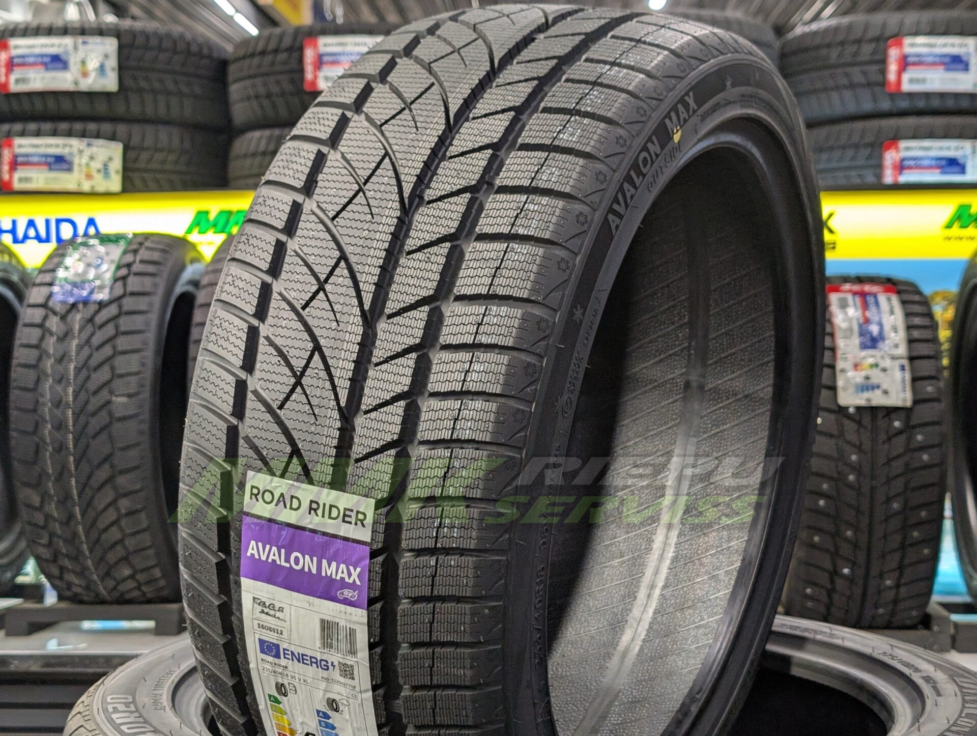 RoadRider Avalon Max 245/40 R19